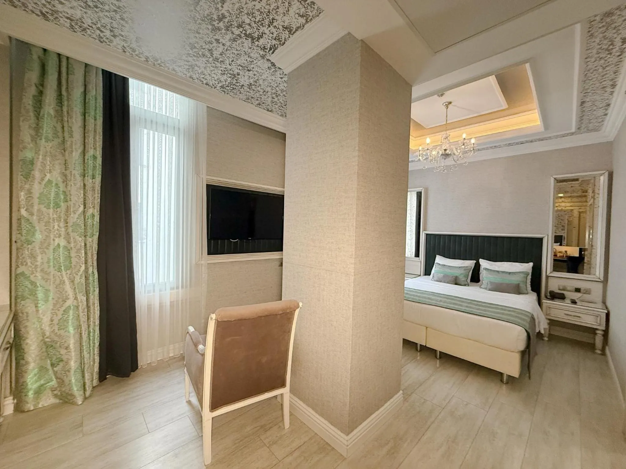 Photo of the whole room, Bed in Manesol Old City Bosphorus