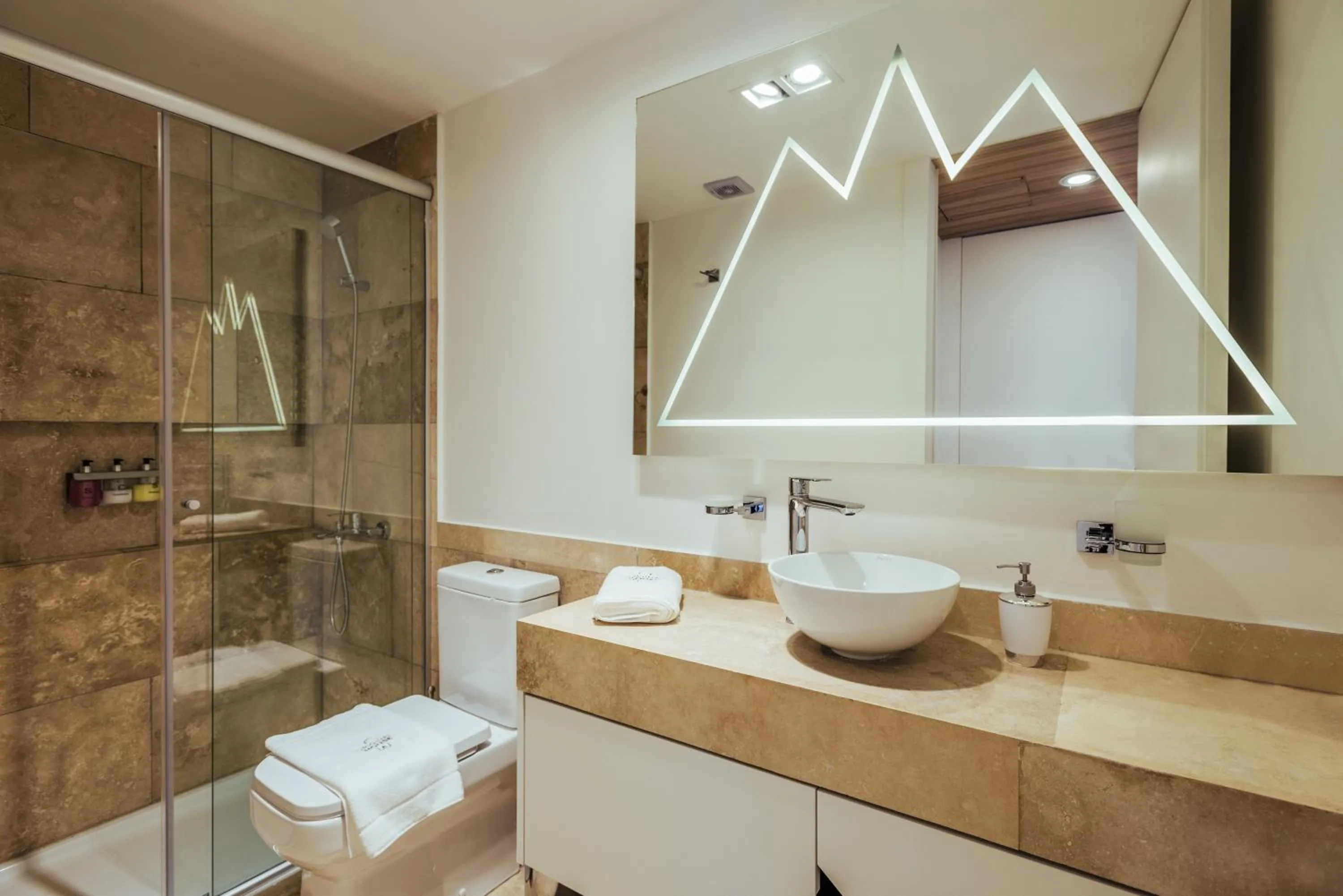 Shower in Original House Hotel Boutique