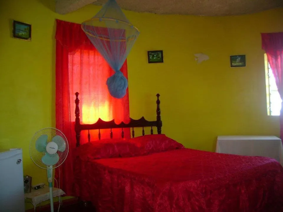 Bed in Waikiki Guest House