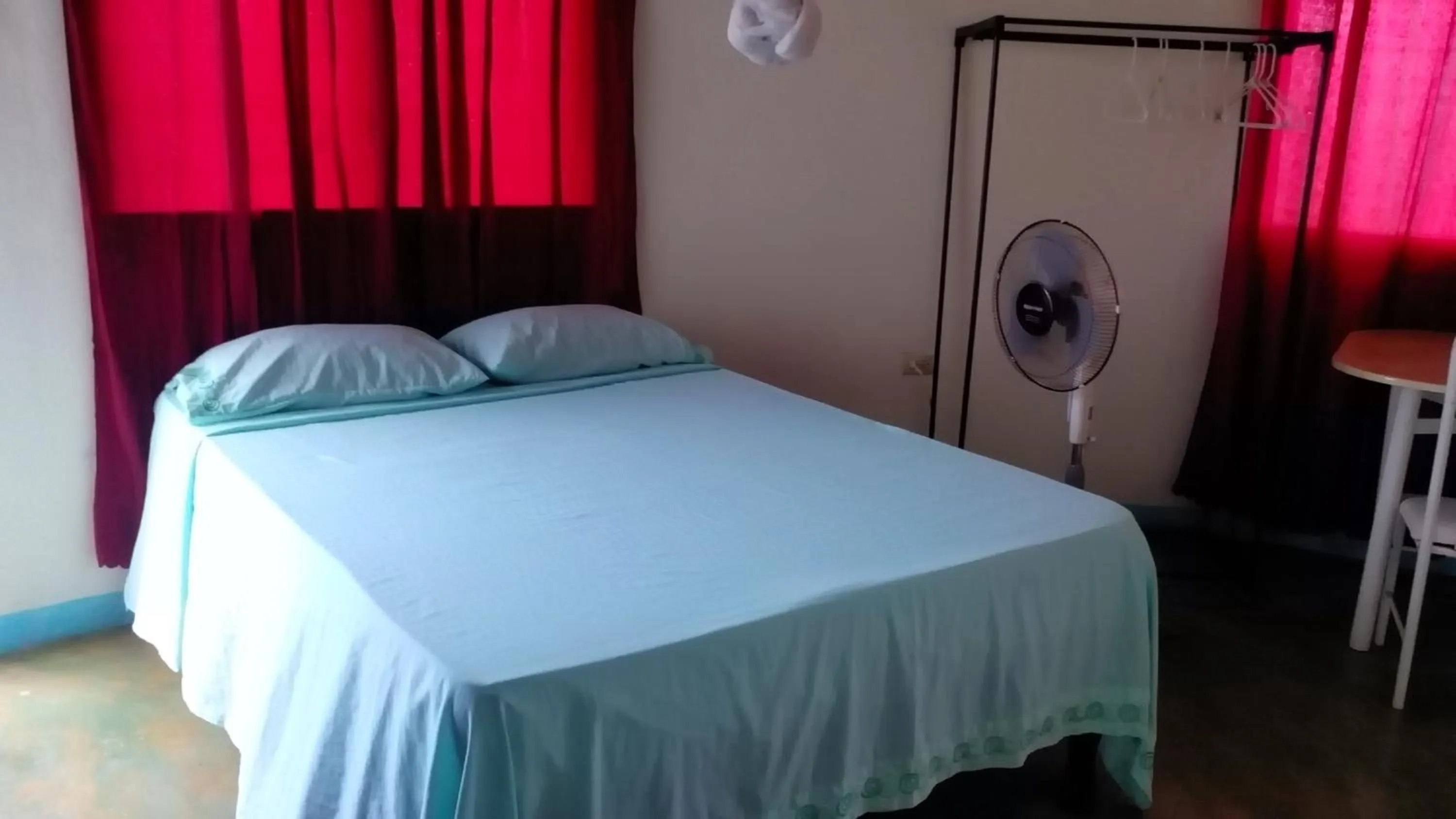 Photo of the whole room, Bed in Waikiki Guest House