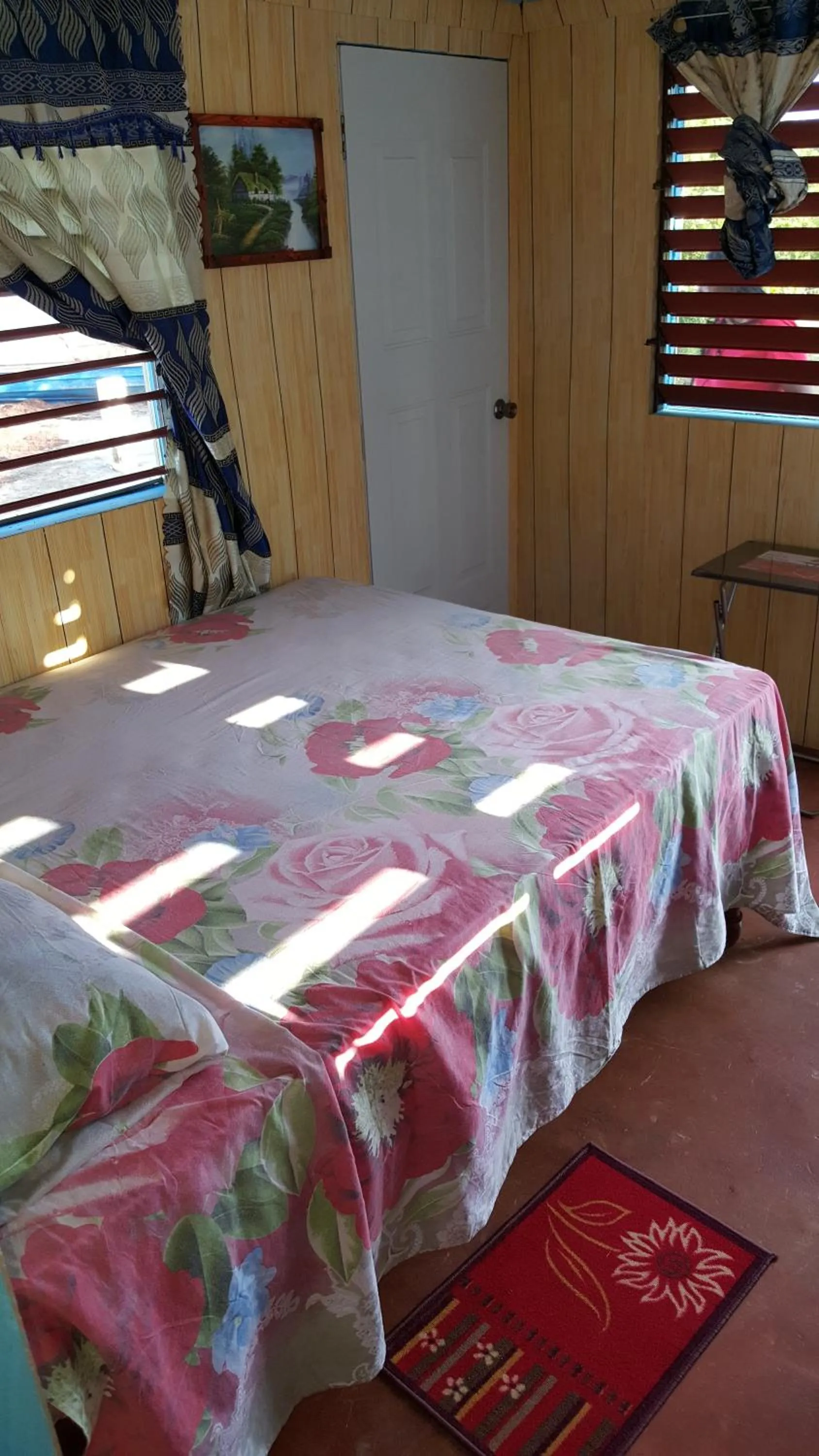 Bed in Waikiki Guest House