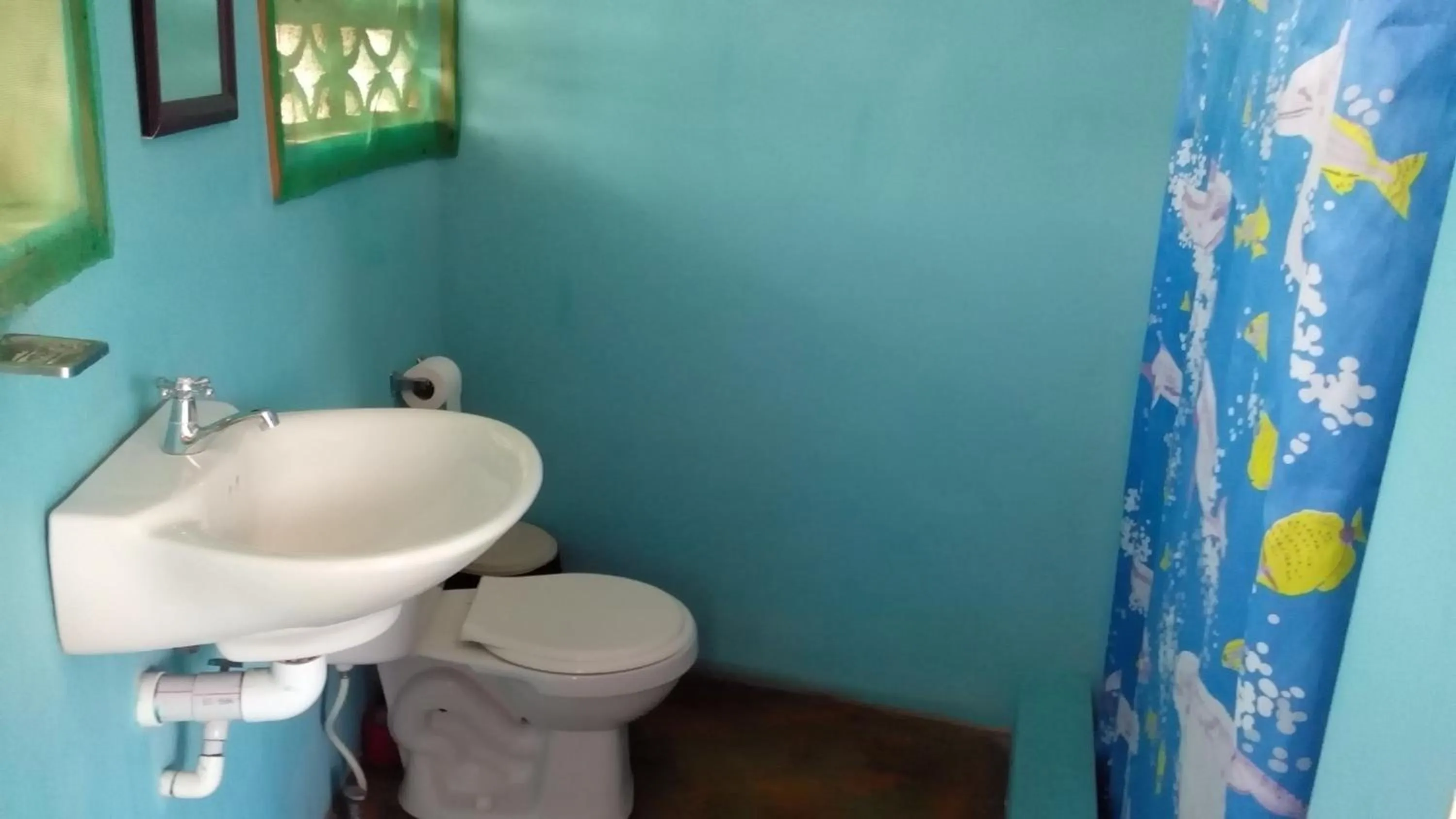 Bathroom in Waikiki Guest House