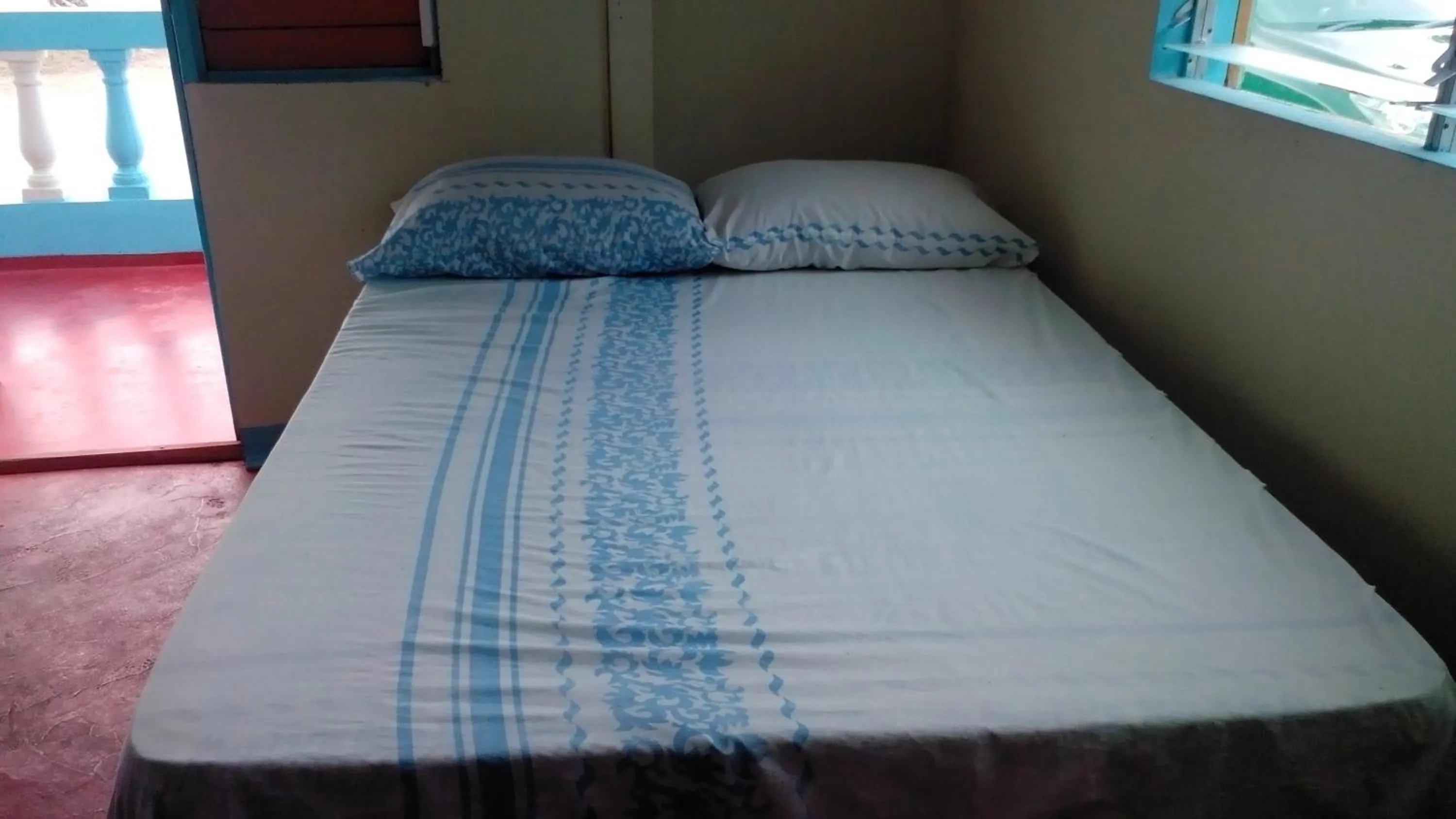 Bed in Waikiki Guest House