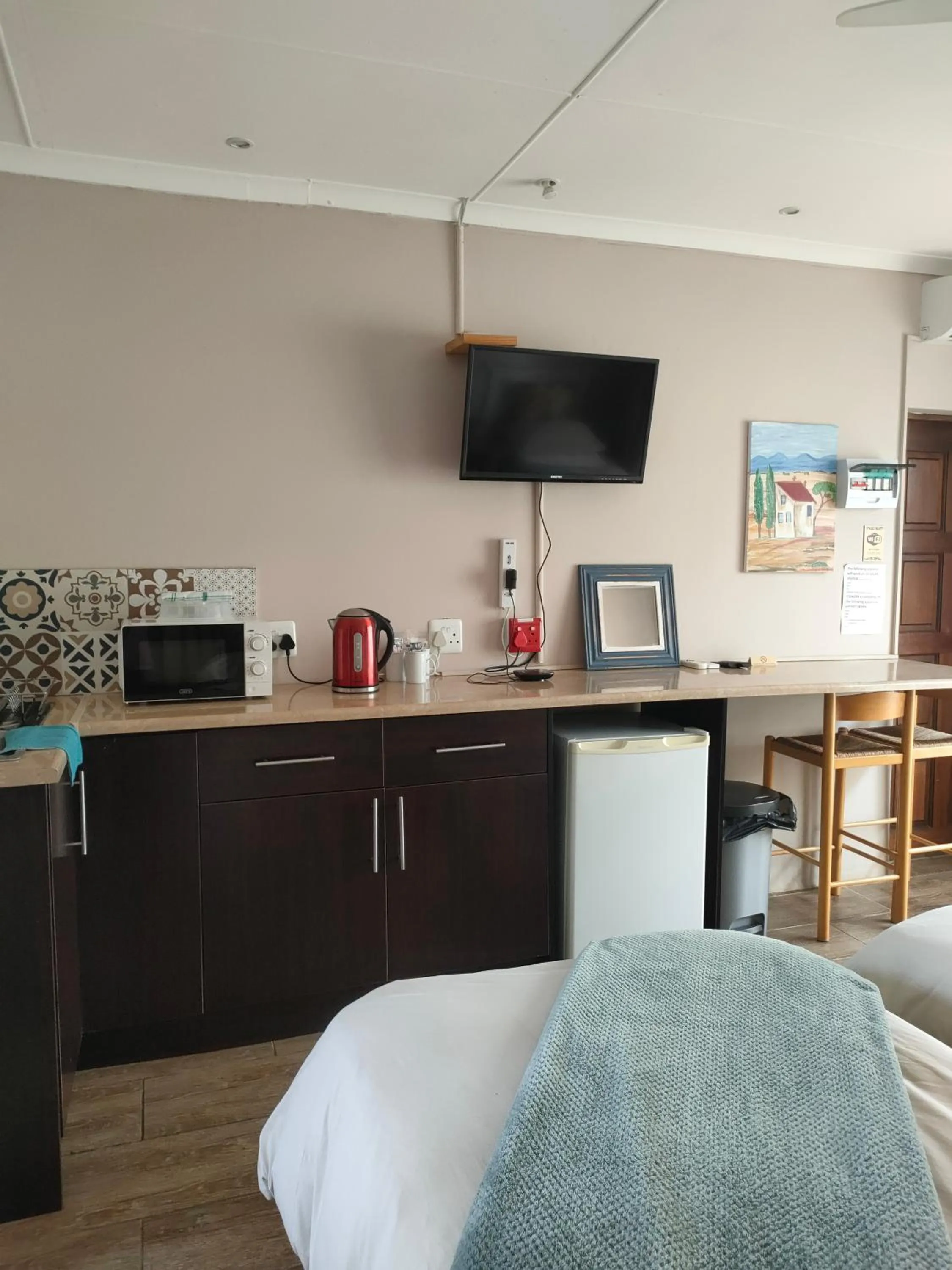 Kitchen or kitchenette, Bed in Cove View B&B