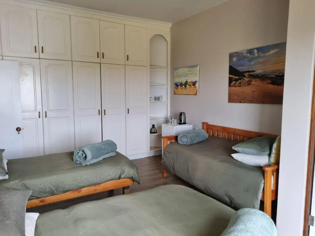 Family Room with Private Bathroom in Cove View B&B Family Room with Private Bathroom in Cove View B&B