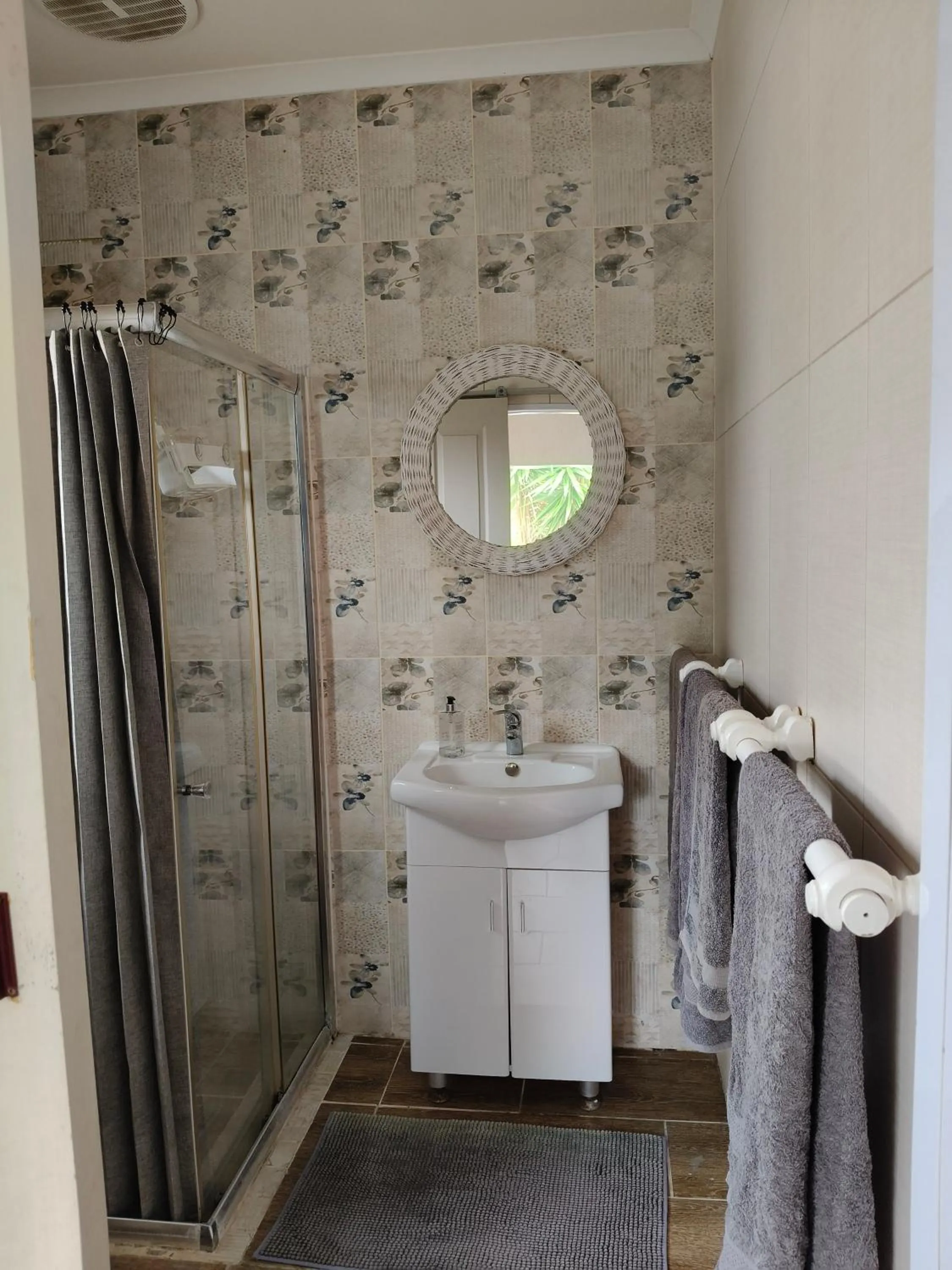 Shower in Cove View B&B