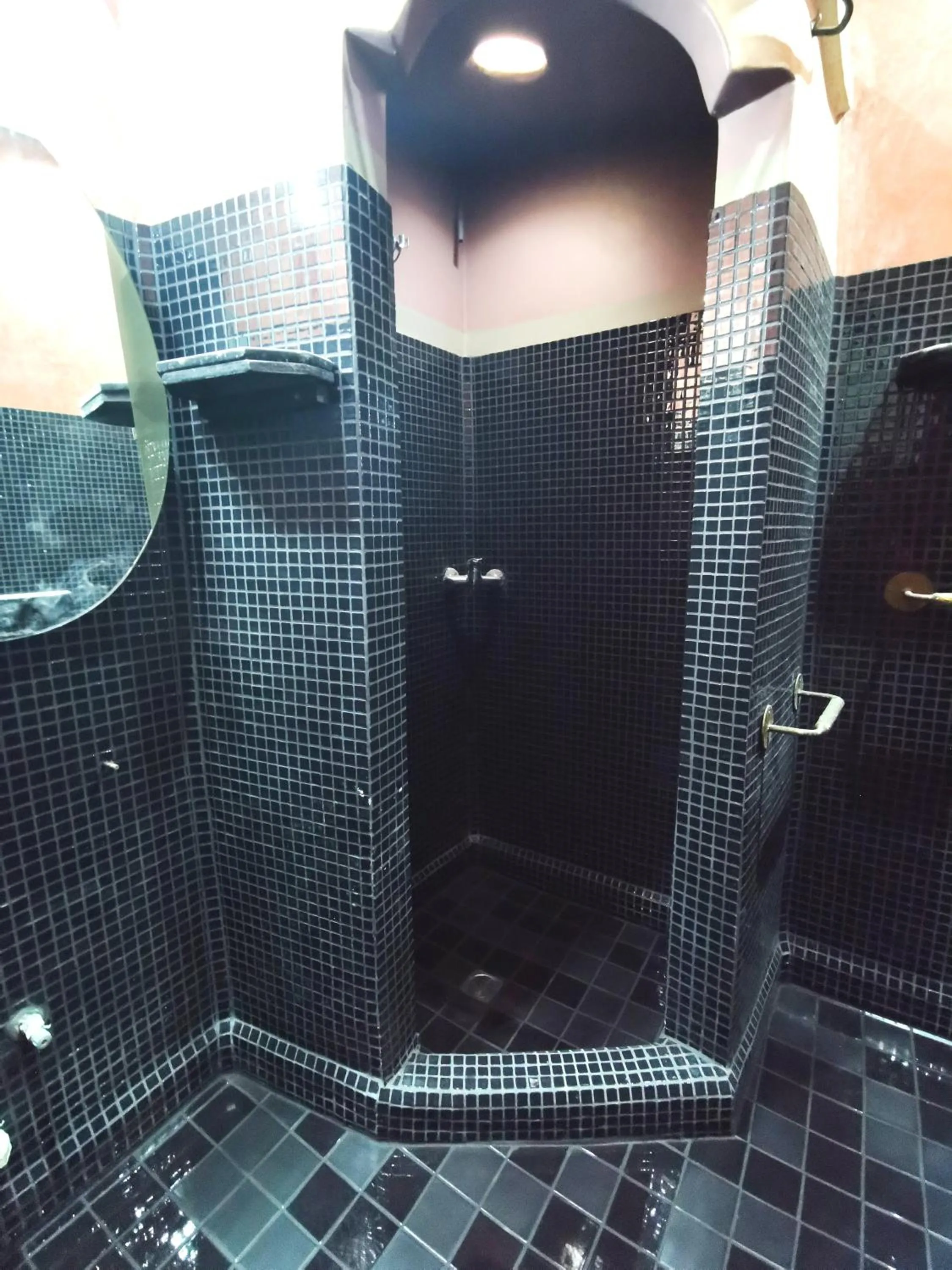 Shower in Ryad Laârouss