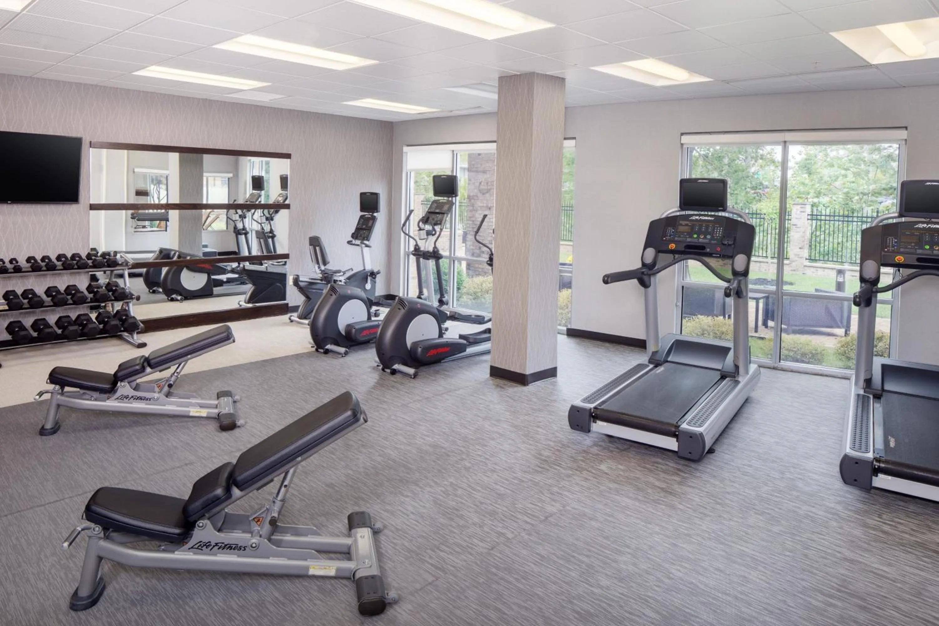 Fitness centre/facilities in Courtyard by Marriott Charleston Downtown/Civic Center
