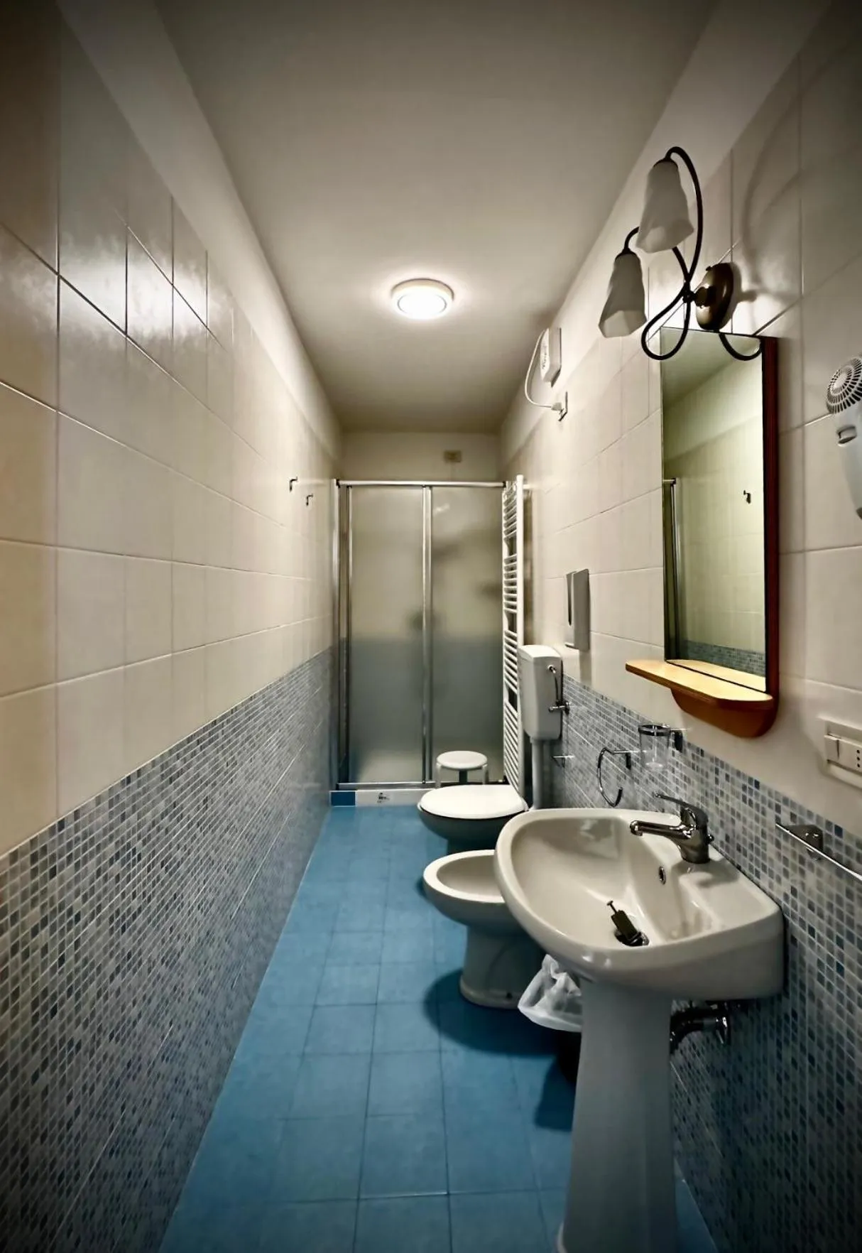 Shower in Hotel Ponte Molo