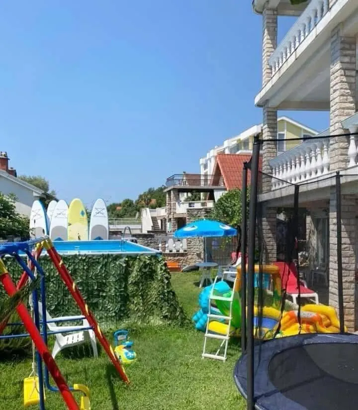 Family House with pool & sea view