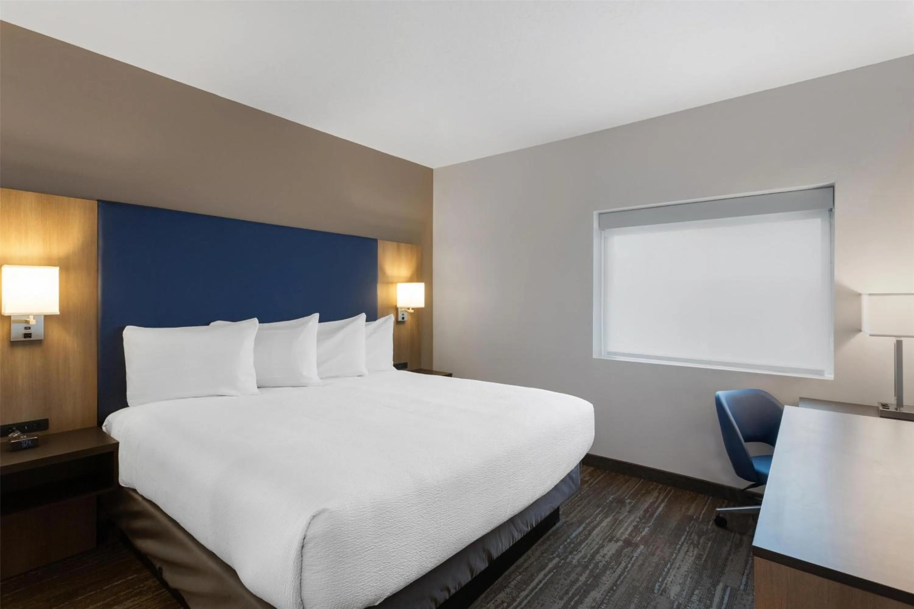 Photo of the whole room, Bed in Best Western Plus Landmark Hotel