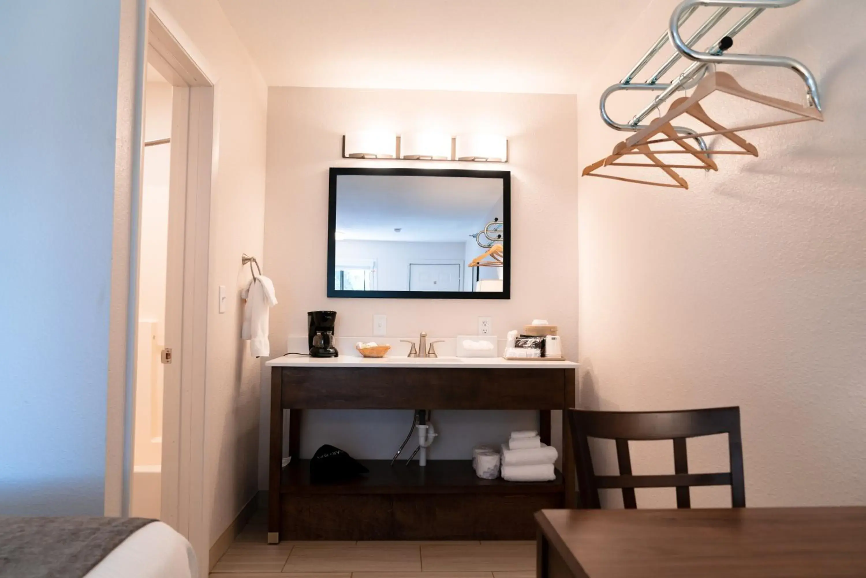 Deluxe King Room in Riviera Motor Lodge Deluxe King Room in Riviera Motor Lodge