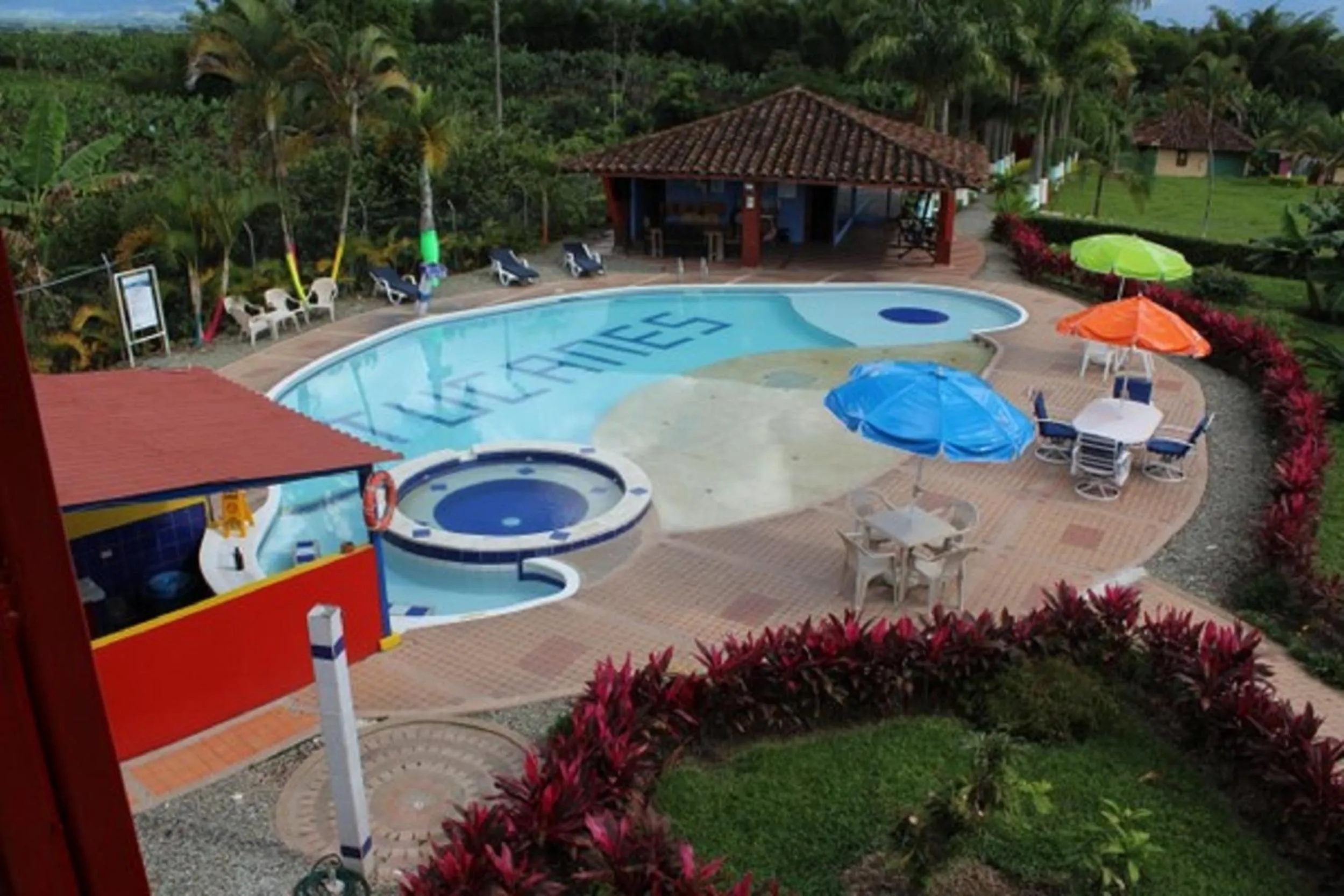 Swimming pool in Hotel Campestre Los Tucanes
