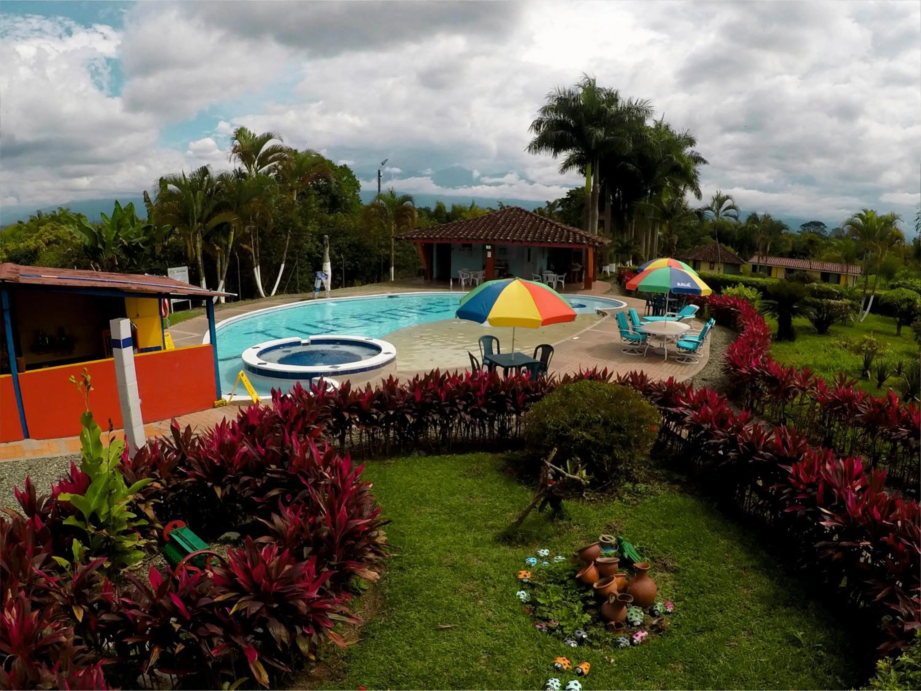Swimming pool in Hotel Campestre Los Tucanes