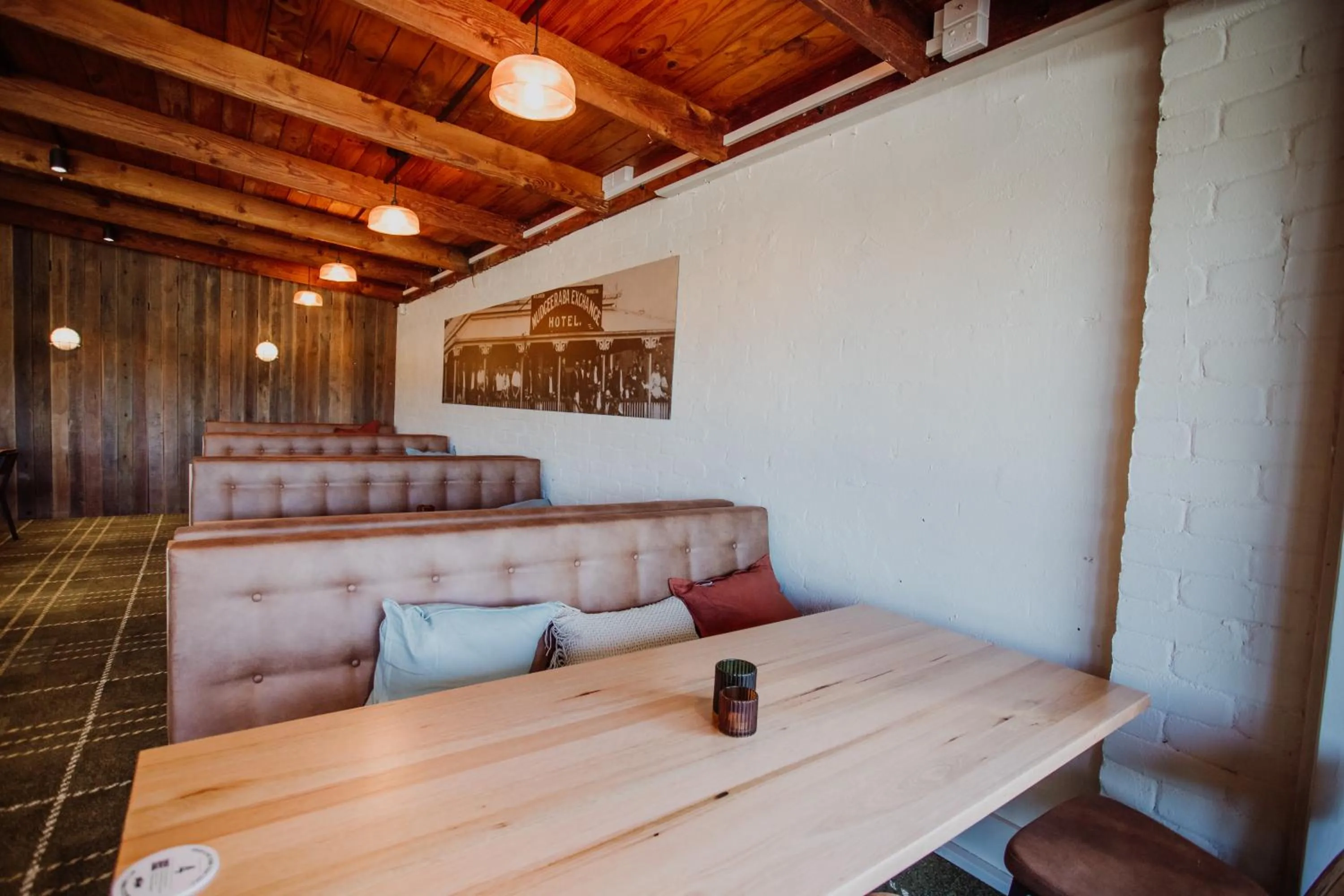 Restaurant/places to eat in Wallaby Hotel