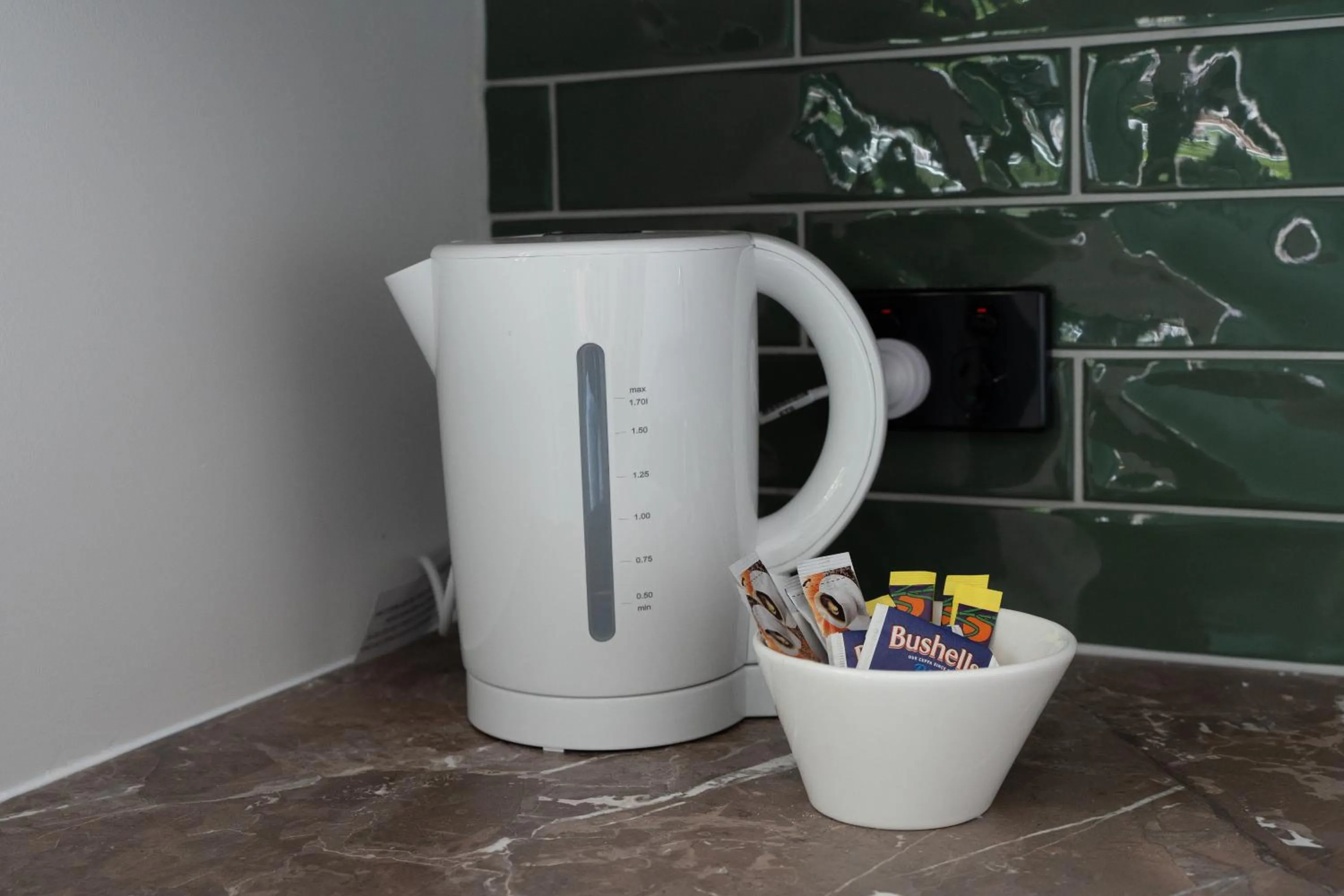 Coffee/tea facilities in Wallaby Hotel