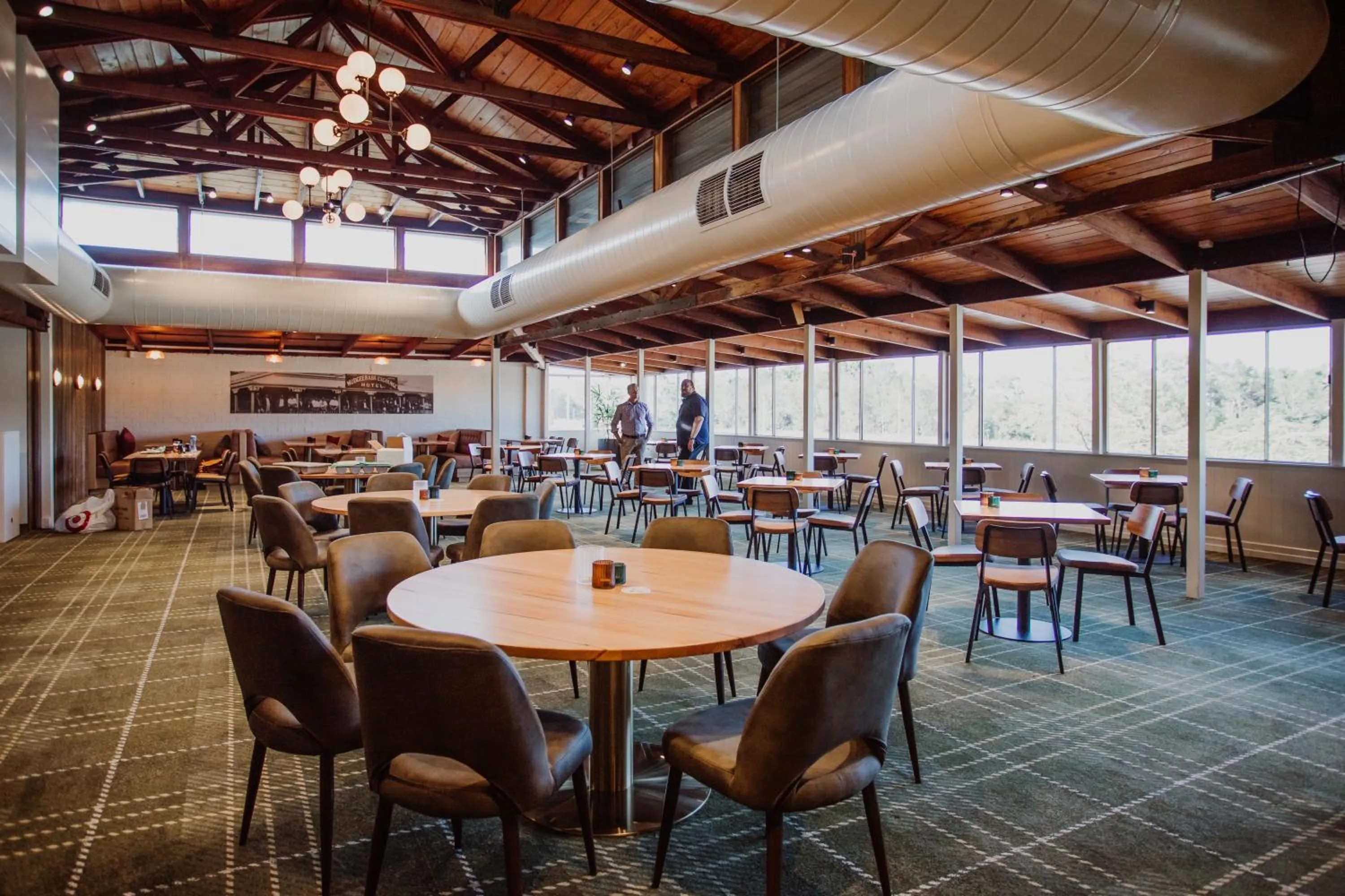 Restaurant/places to eat in Wallaby Hotel