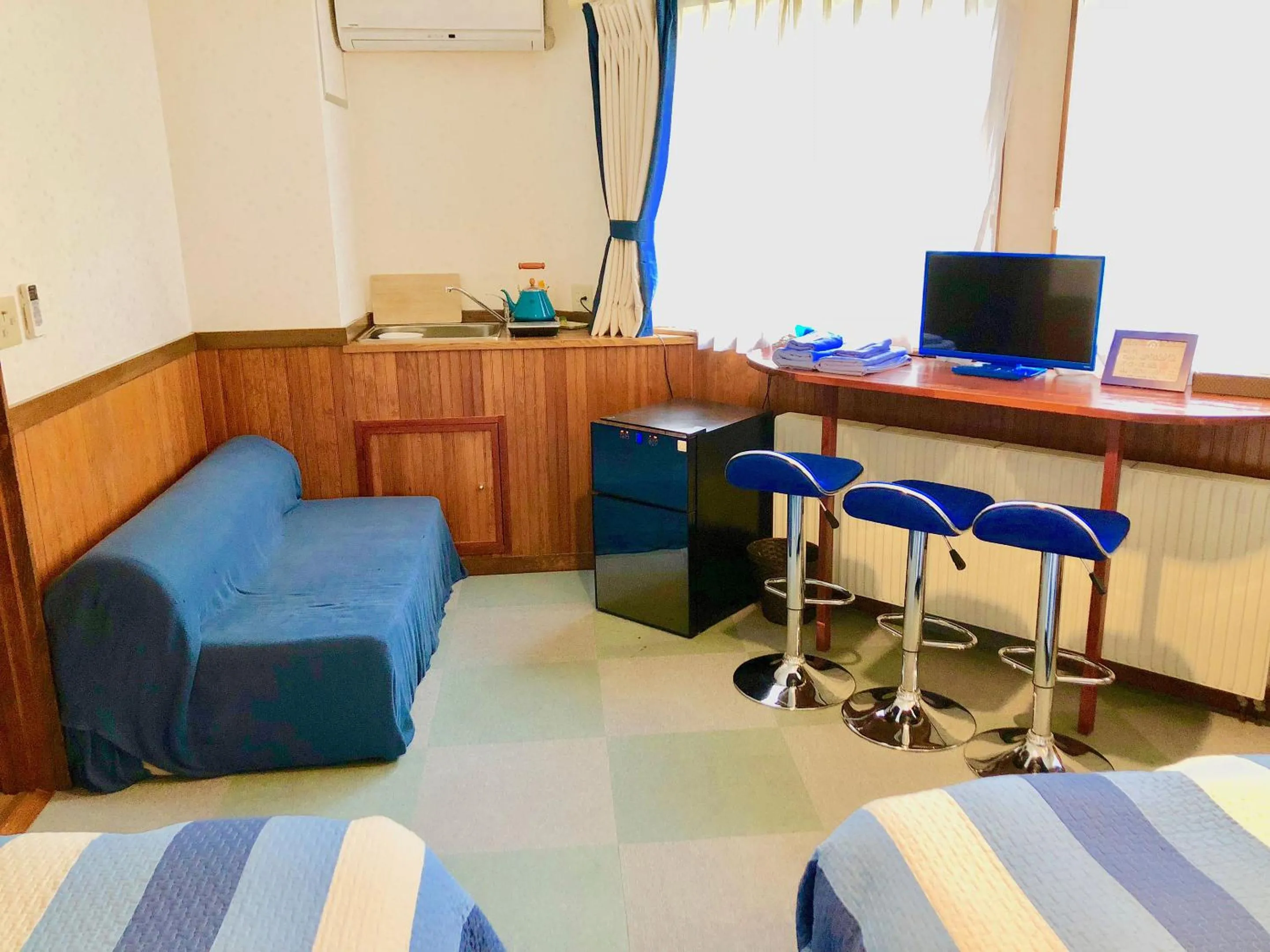 Photo of the whole room in Appi Arts Color