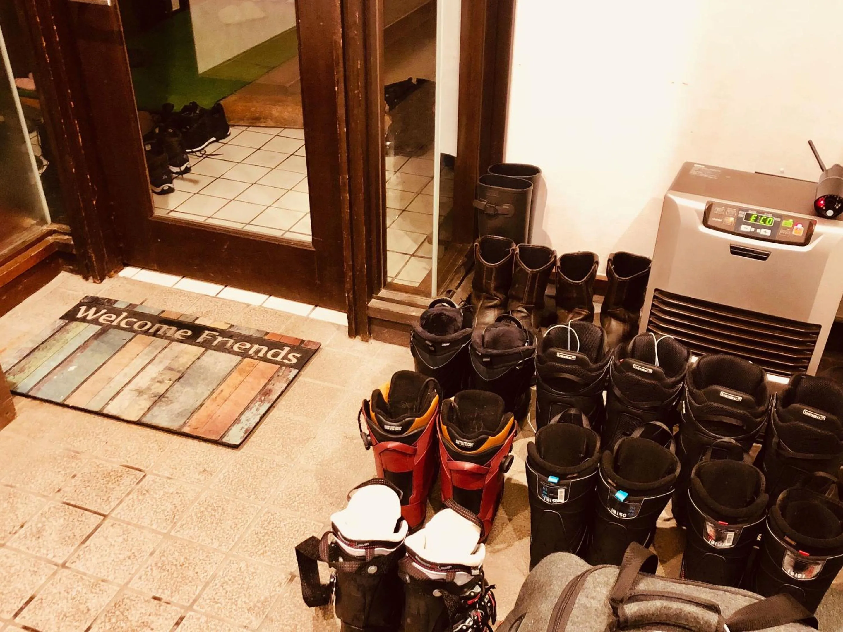 Skiing in Appi Arts Color