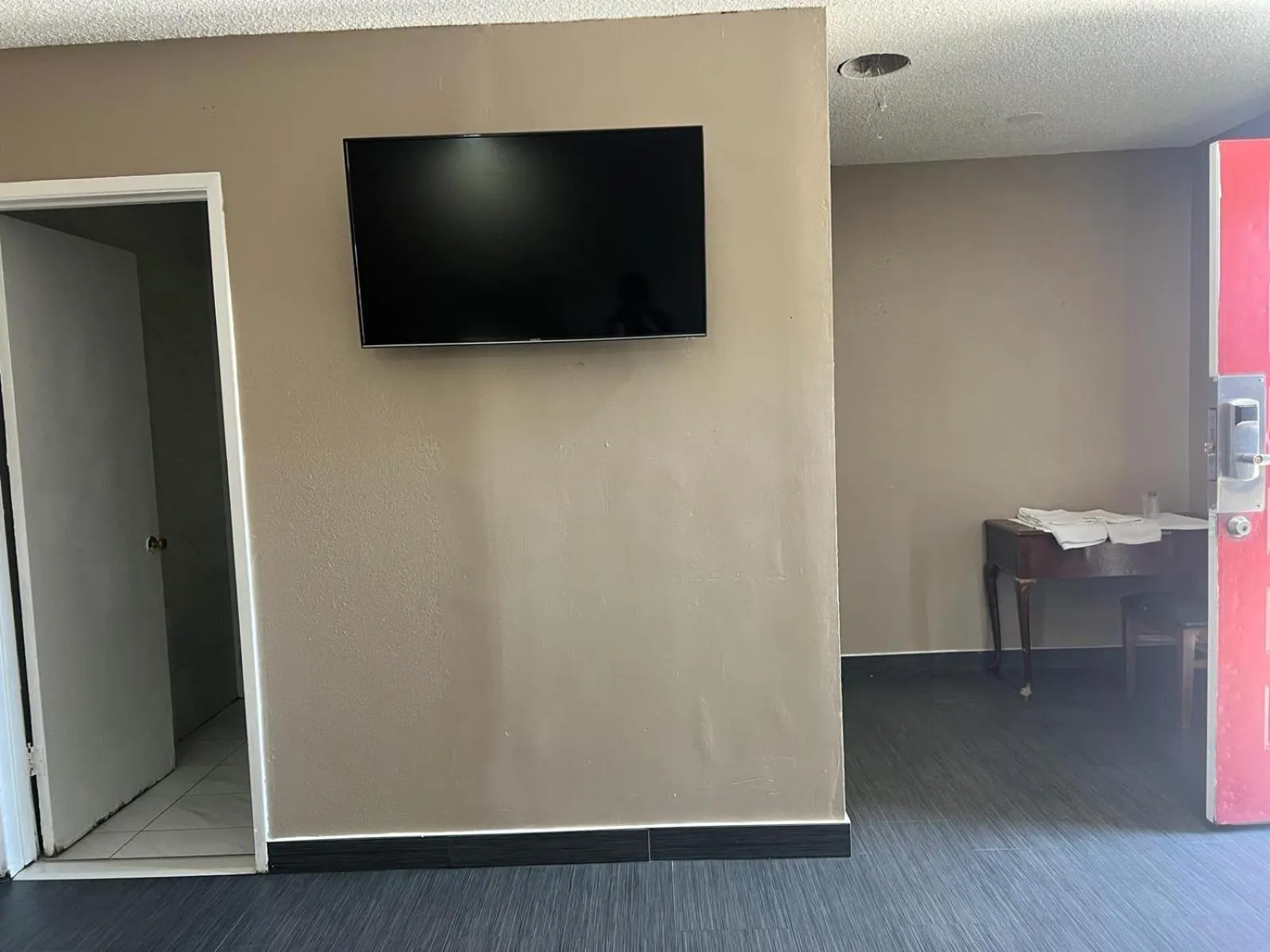 Evening entertainment in Pomona Inn