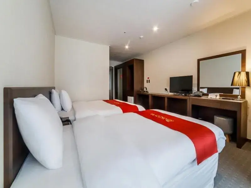 Large Twin Room in Hotel K-Tree Pyeongtaek Large Twin Room in Hotel K-Tree Pyeongtaek