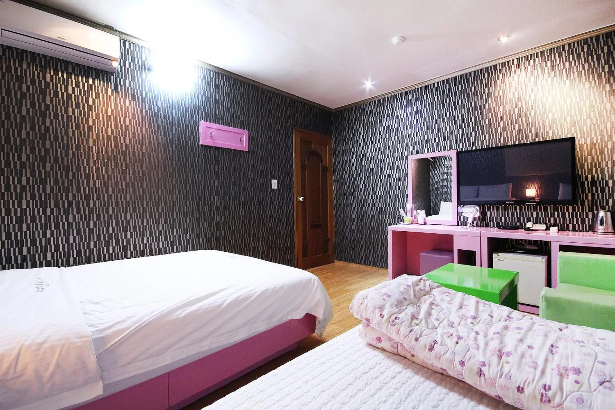 TV and multimedia, TV/Entertainment Center in Apple House Mini Hotel