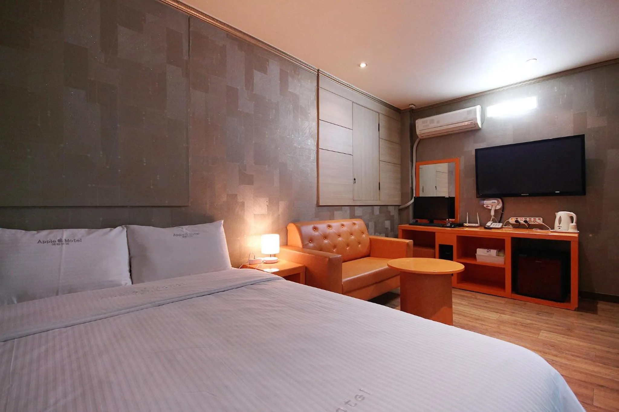 TV and multimedia, TV/Entertainment Center in Apple House Mini Hotel