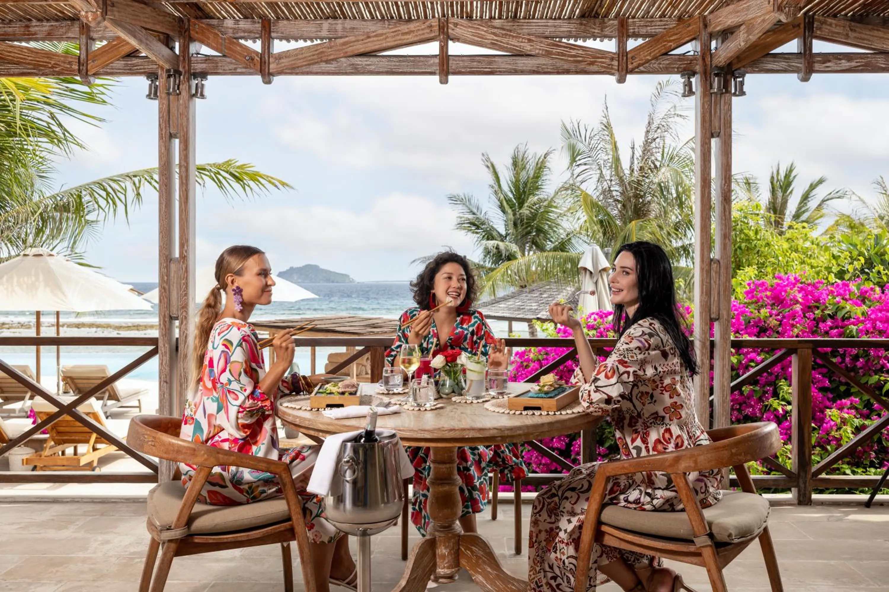 Restaurant/places to eat in Eliana Resort And Spa