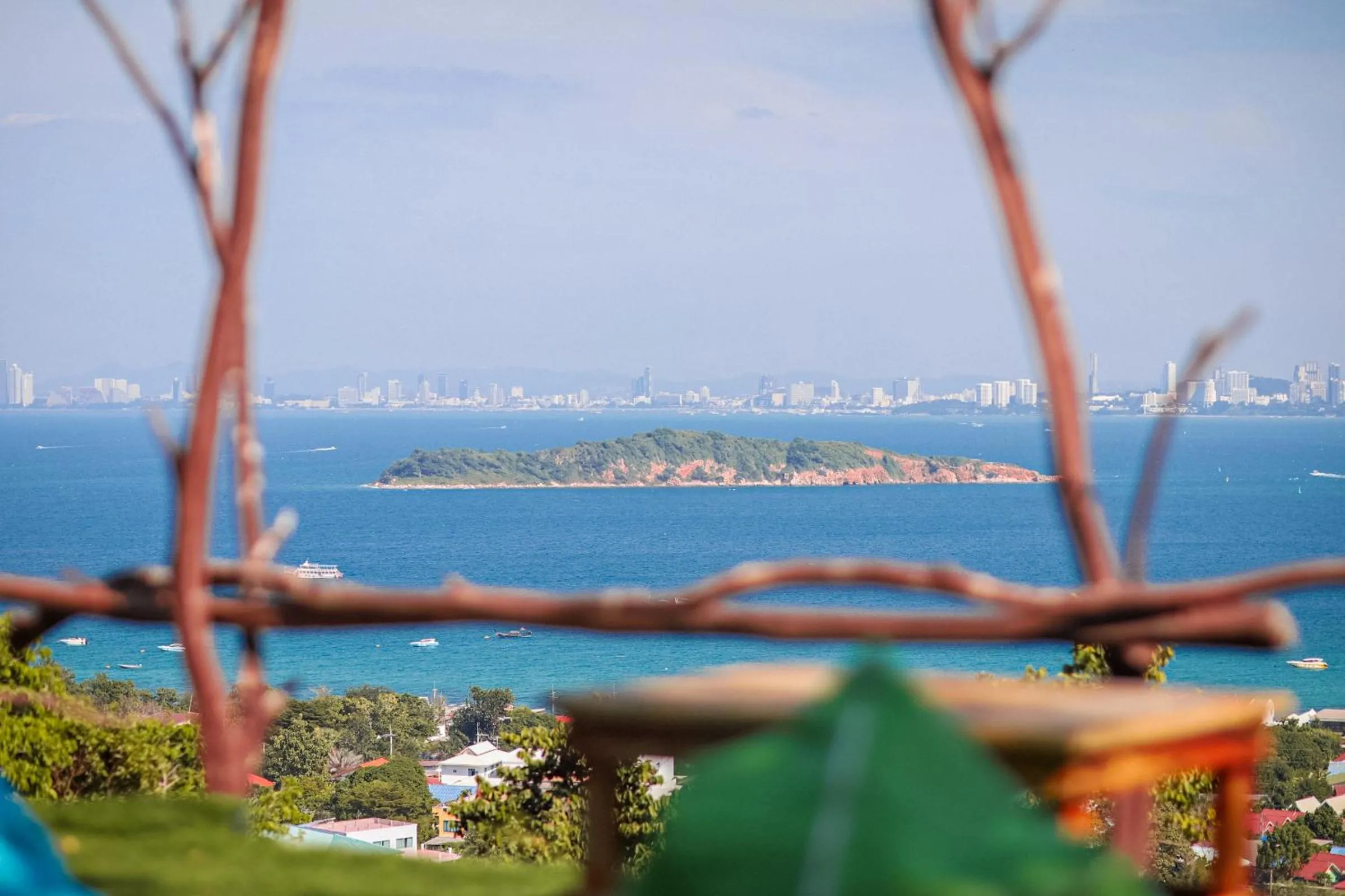 Inner courtyard view in Parinya Hill Homestay & Cafe Koh Larn