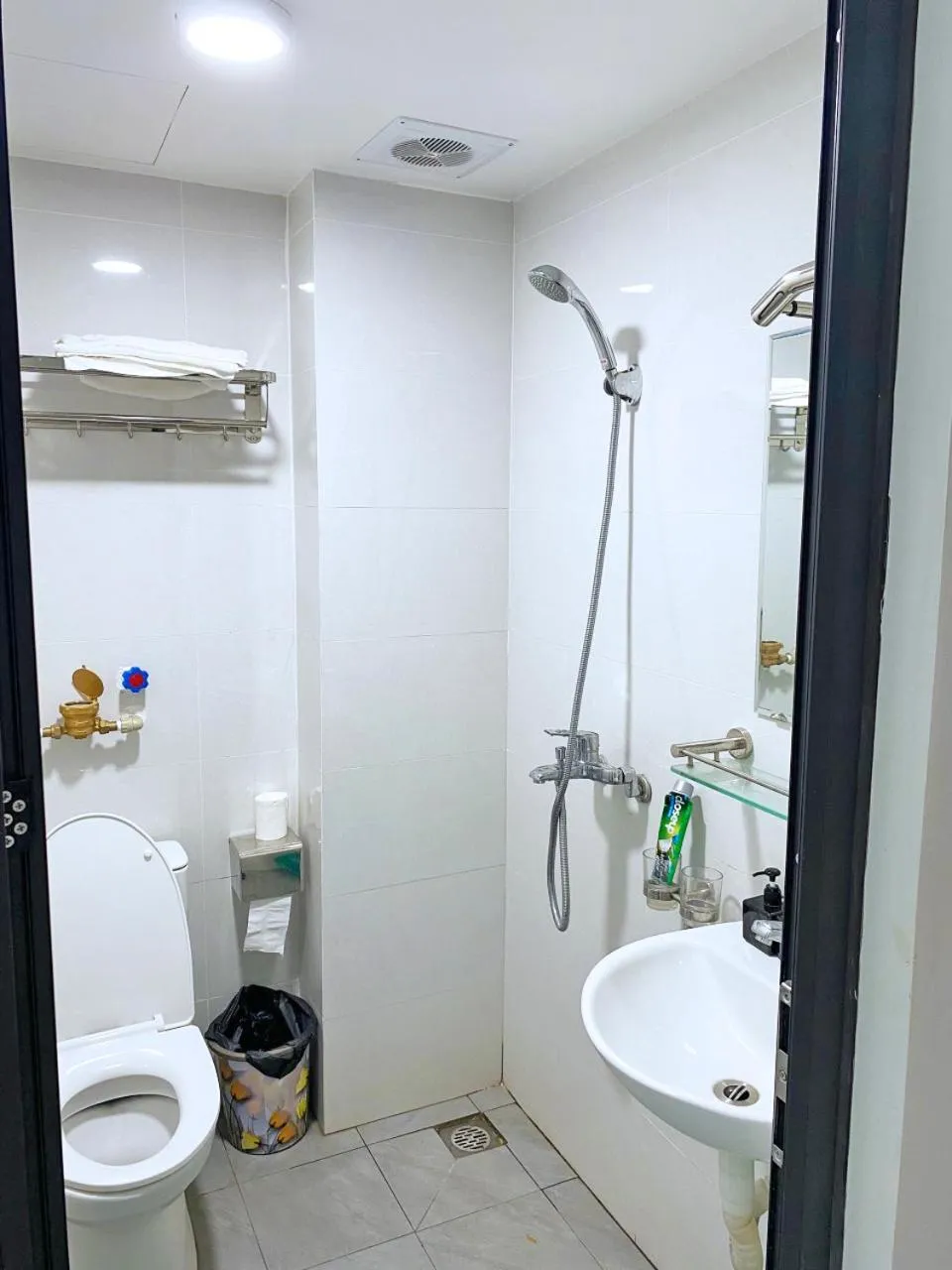 Shower in Minh Trang Motel