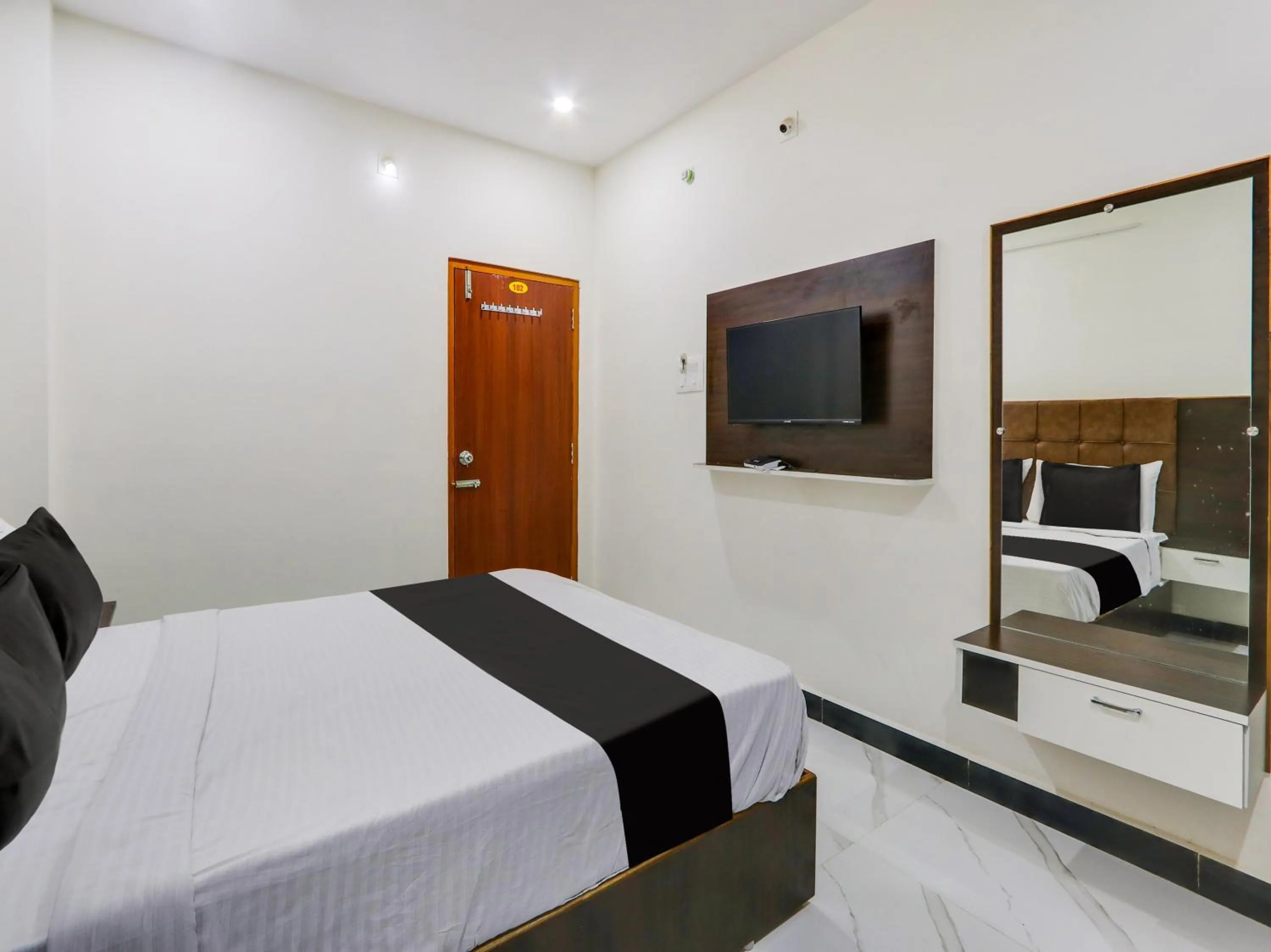 Bathroom, Bed in Super Hotel O Arjun Residency