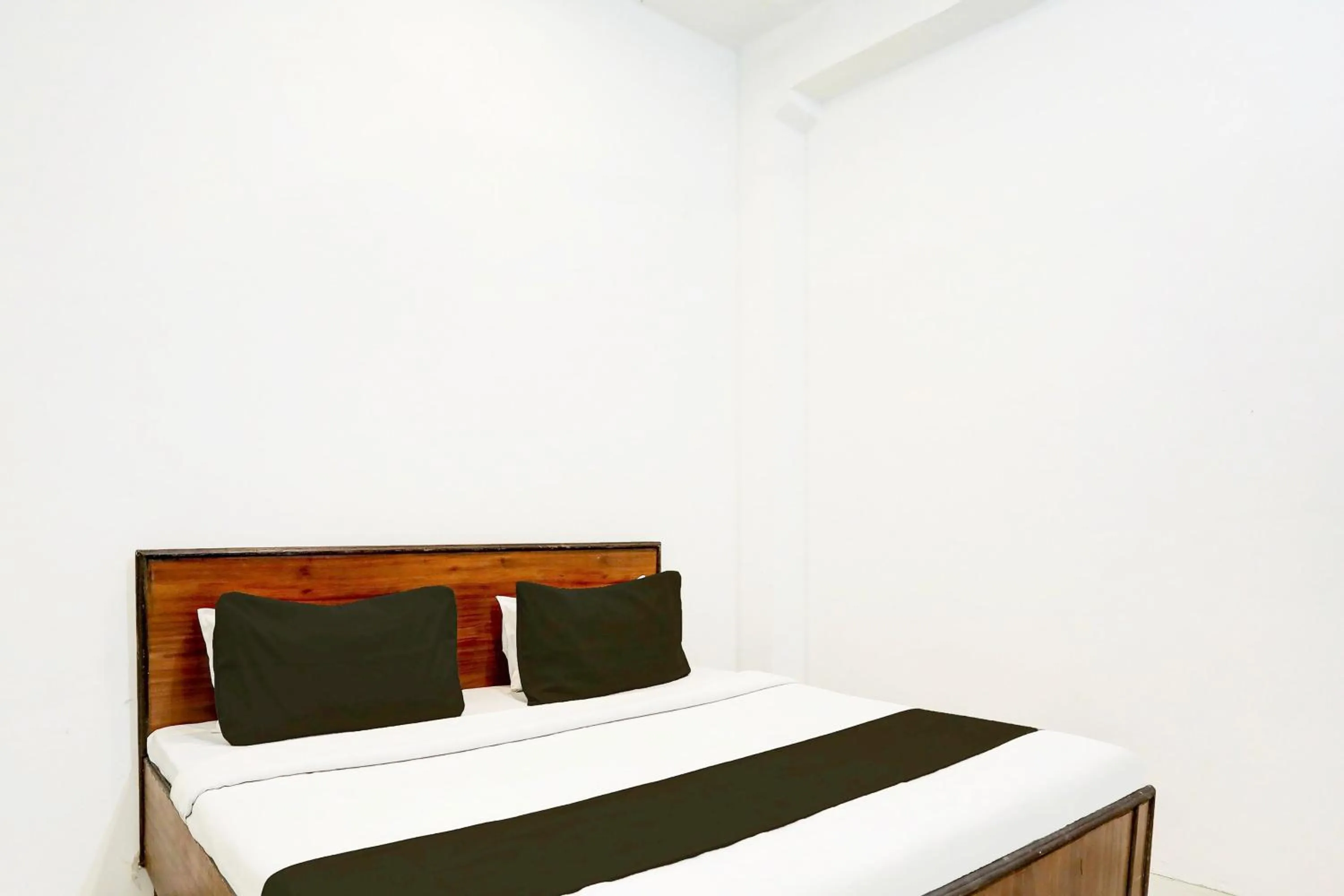 Bathroom, Bed in Hotel O D.K. PALACE HOTEL & ROOMS