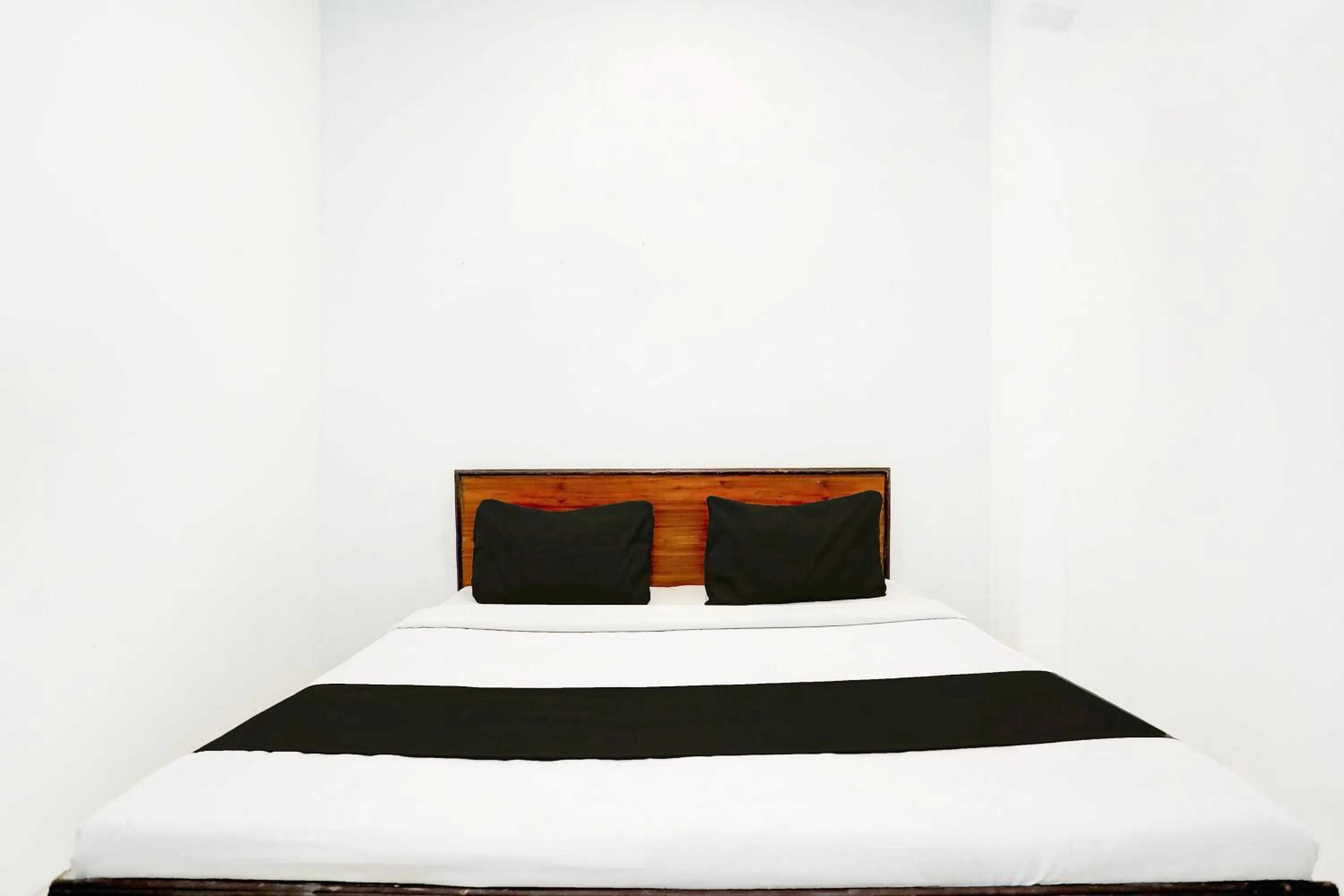 Facade/entrance, Bed in Hotel O D.K. PALACE HOTEL & ROOMS