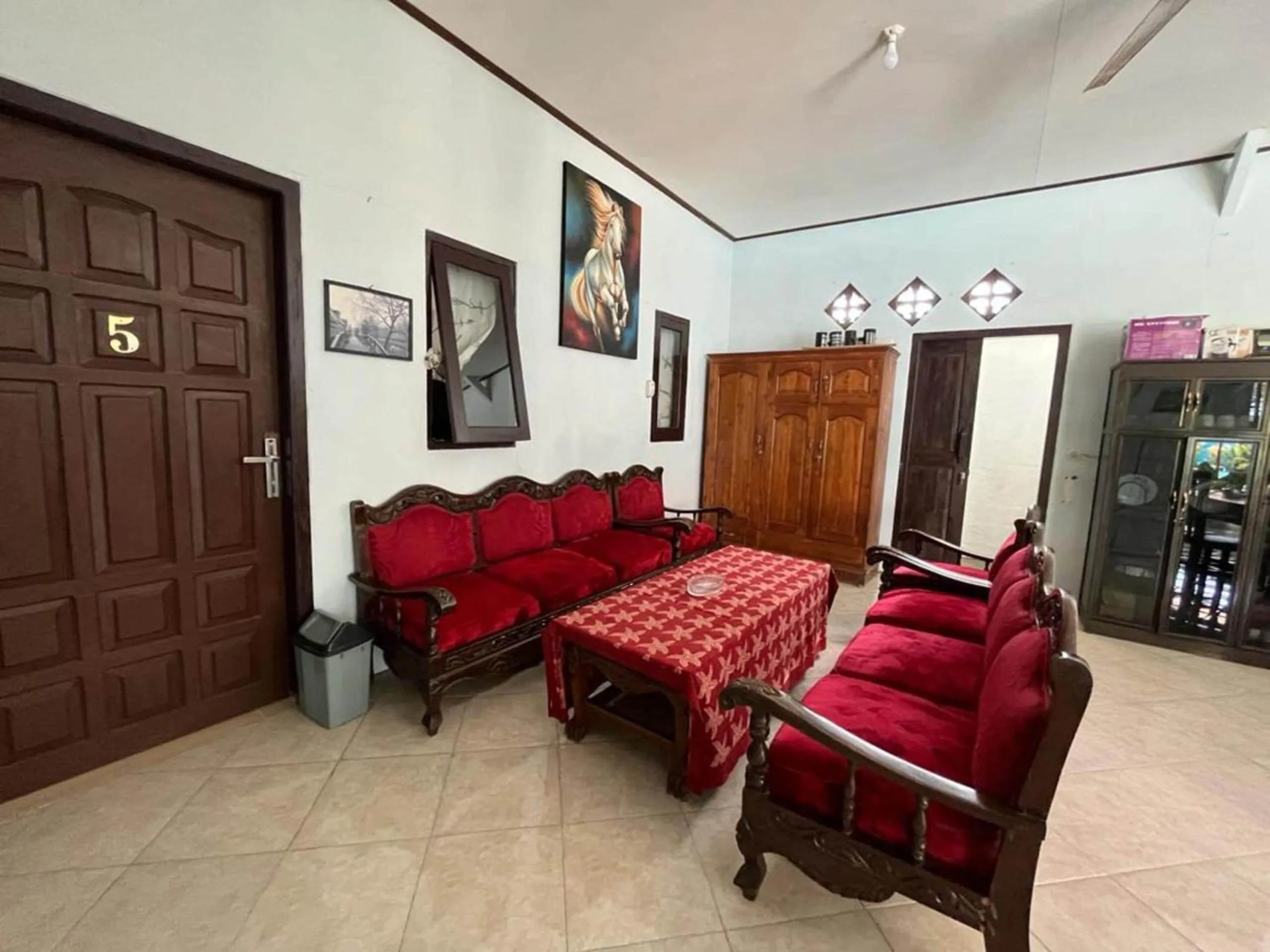 Lobby or reception in Hotel O Aero Kost Bu Lisa Syariah Near Pasar Tradisional Lawang