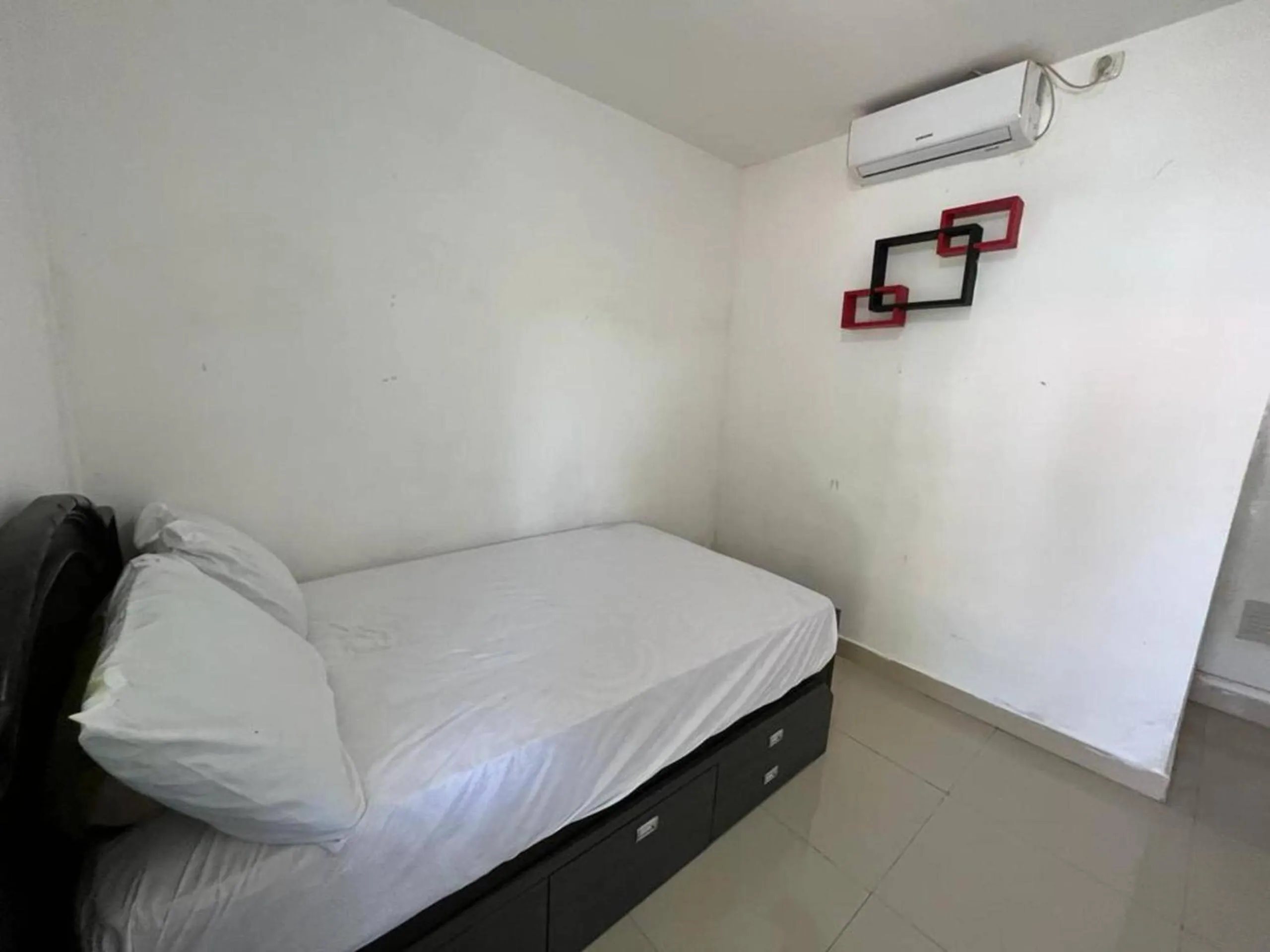 Bedroom, Bed in Hotel O Aero Kost Bu Lisa Syariah Near Pasar Tradisional Lawang