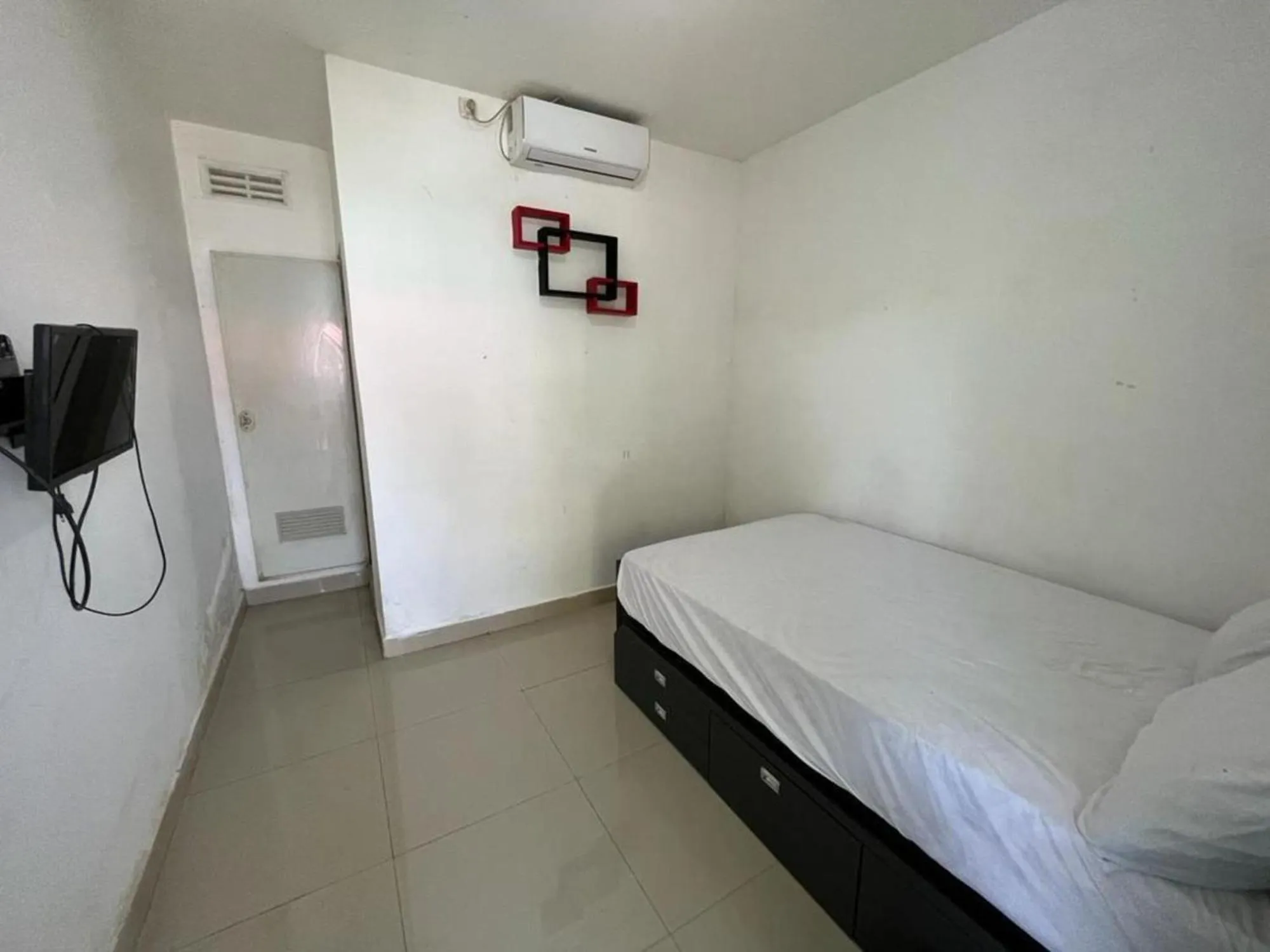 Bedroom, Bed in Hotel O Aero Kost Bu Lisa Syariah Near Pasar Tradisional Lawang