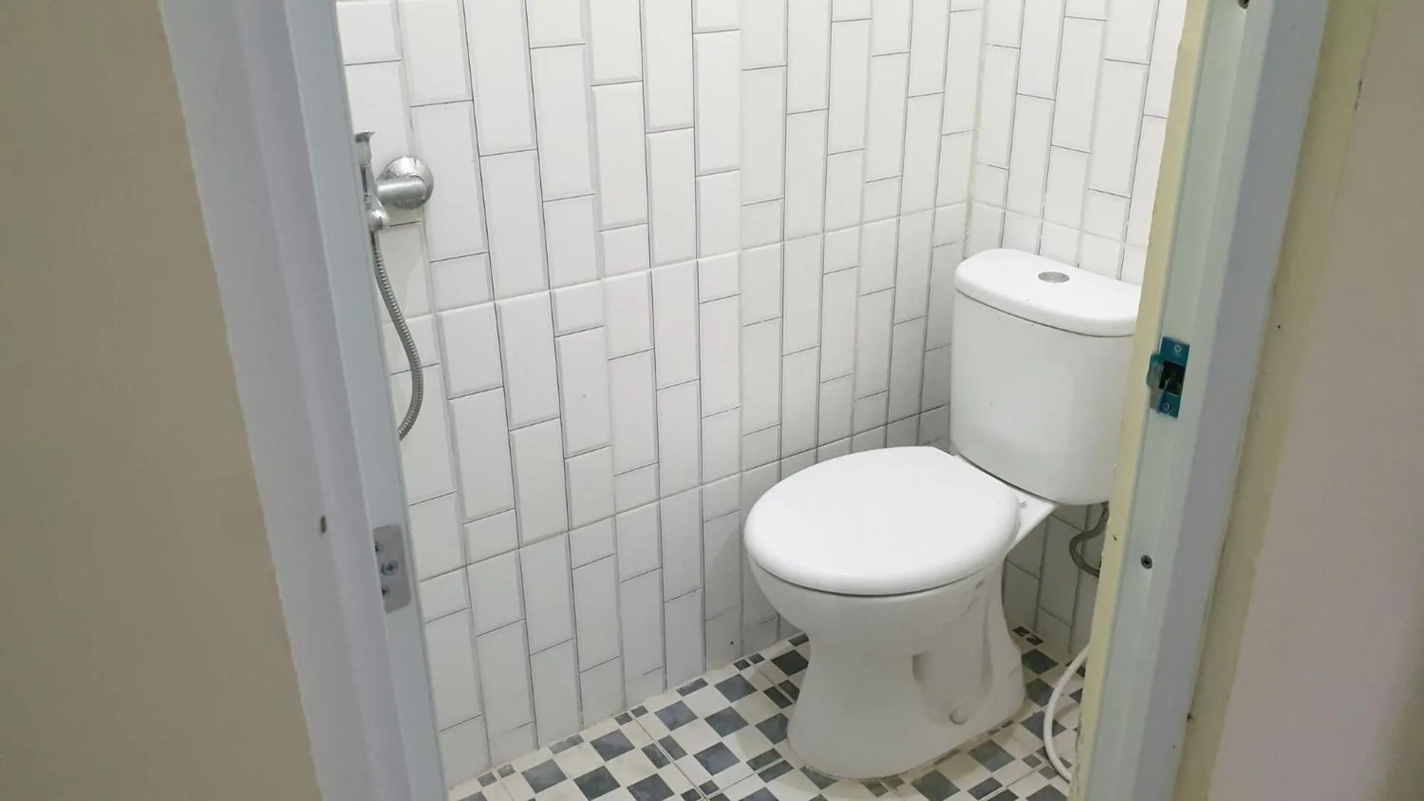 Bathroom in Hotel O Aero Kost Bu Lisa Syariah Near Pasar Tradisional Lawang