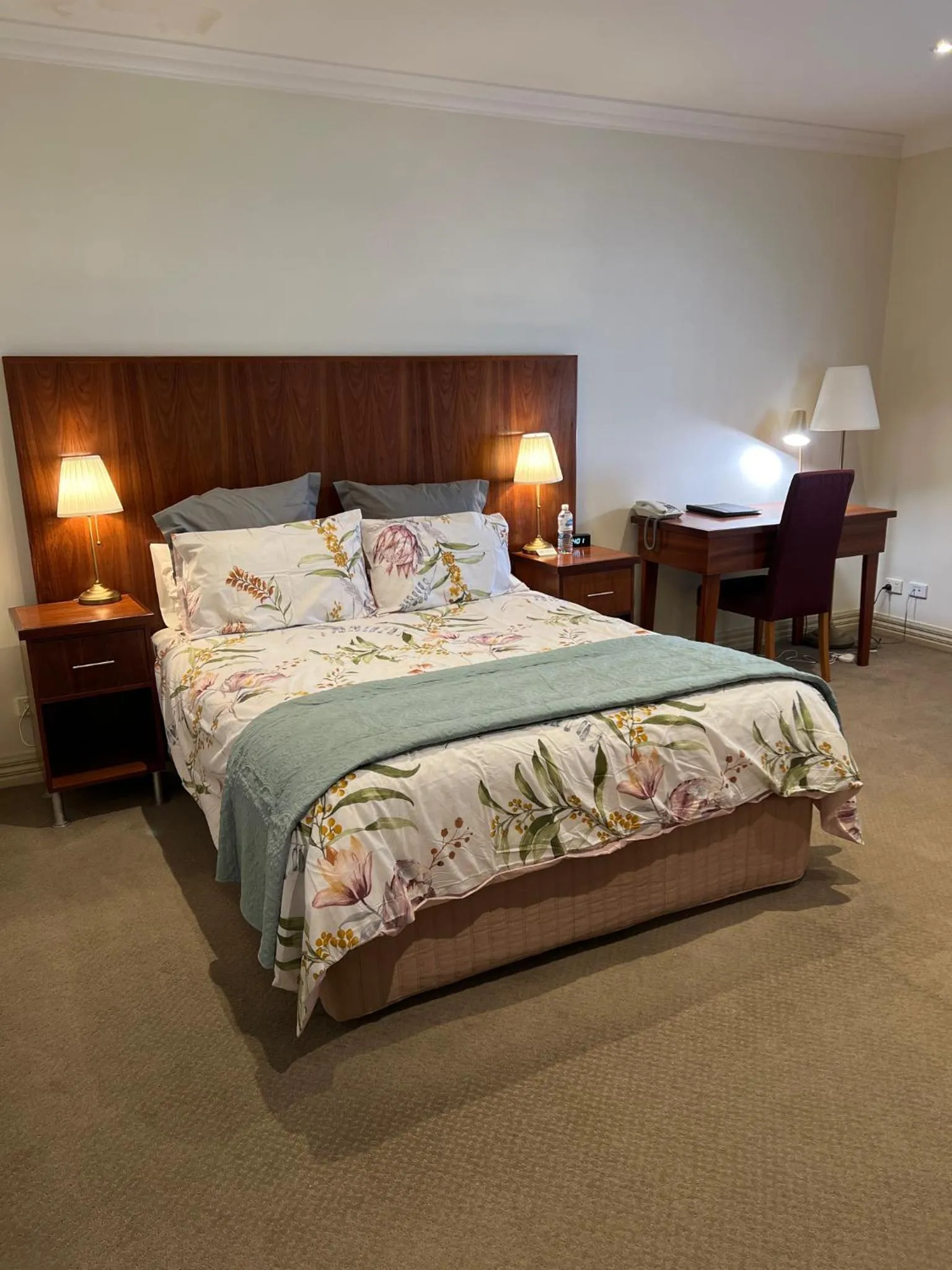 Standard Queen Room in The Astra Broken Hill