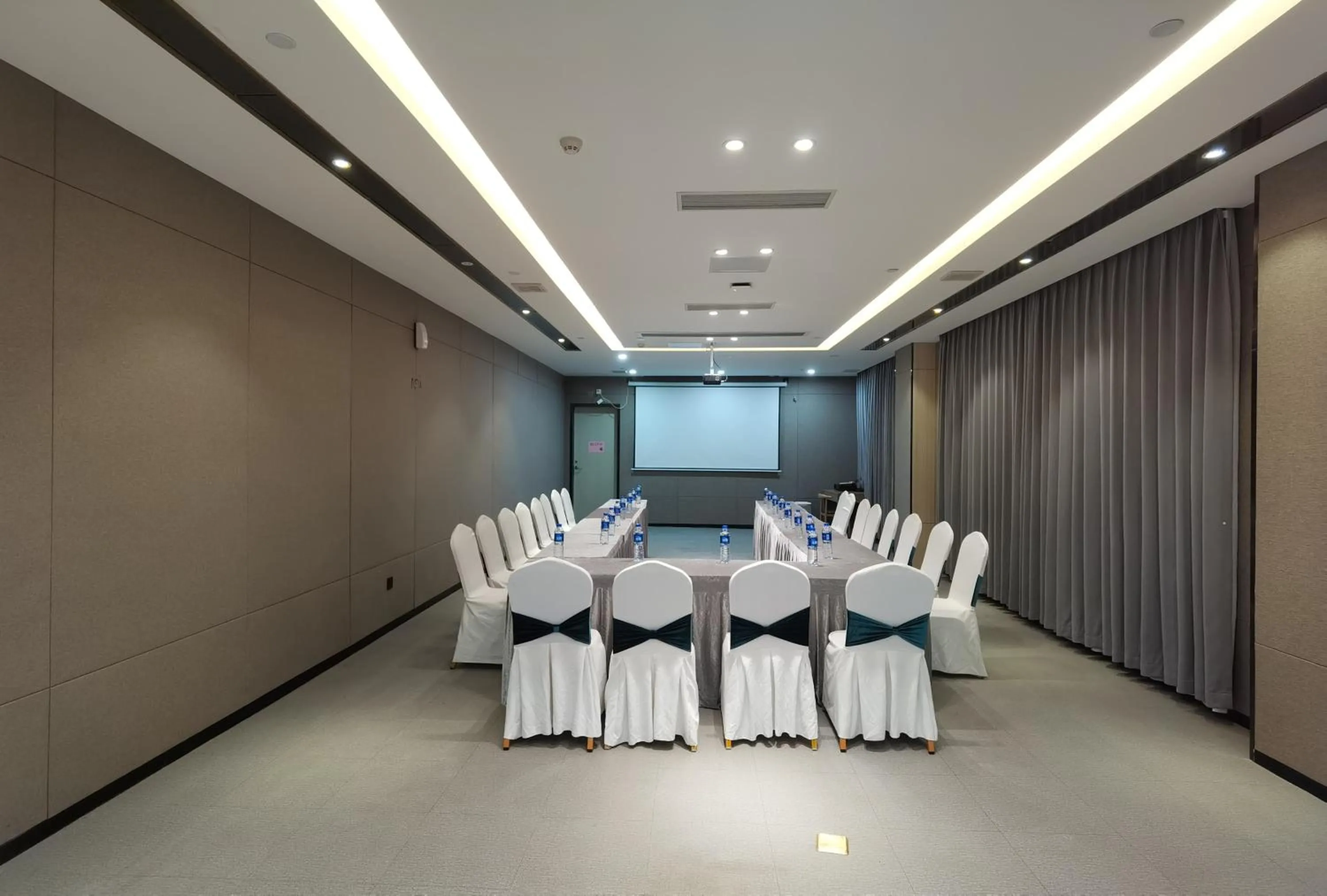 Meeting/conference room in Paco Hotel Guangzhou North Railway Station