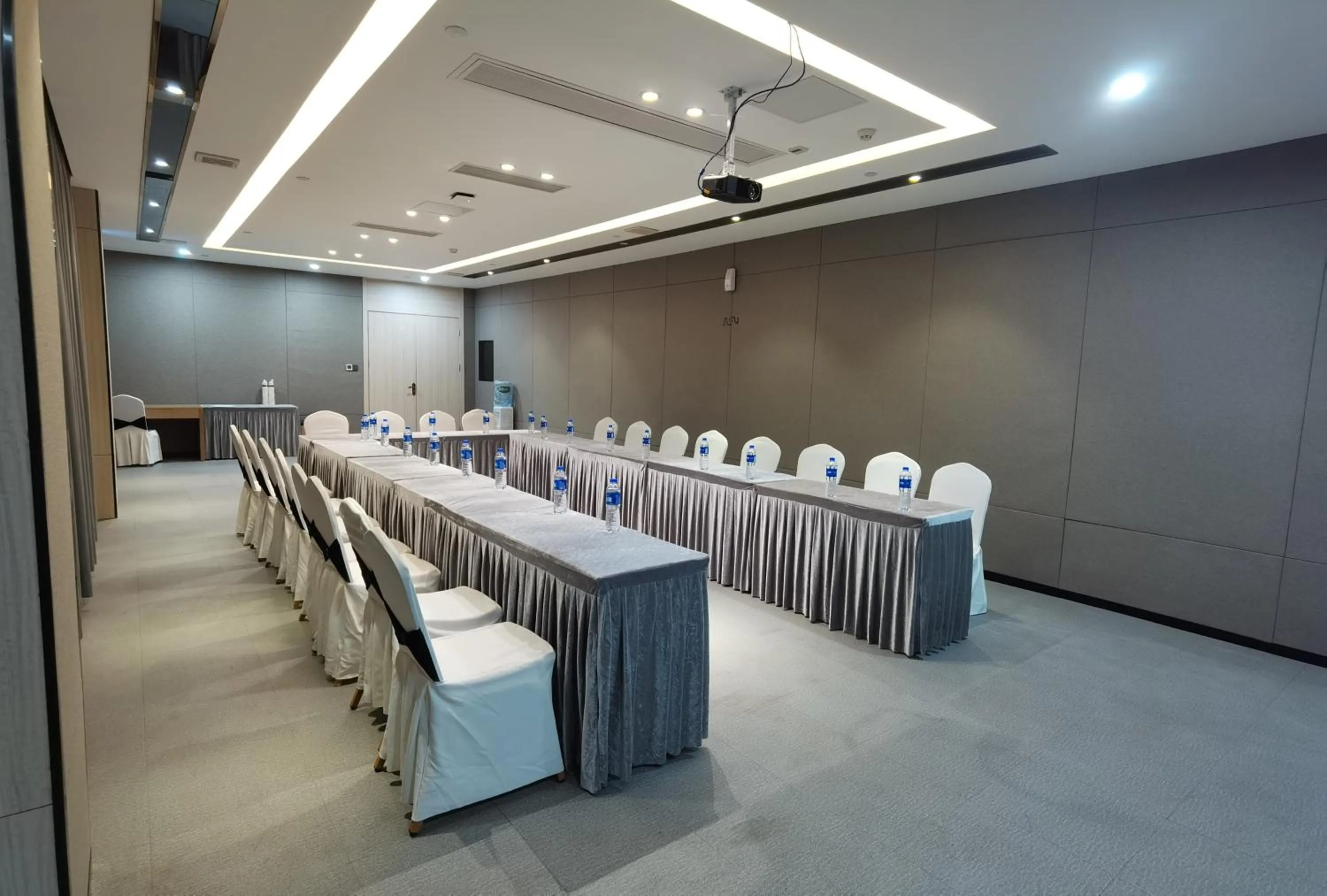 Meeting/conference room in Paco Hotel Guangzhou North Railway Station