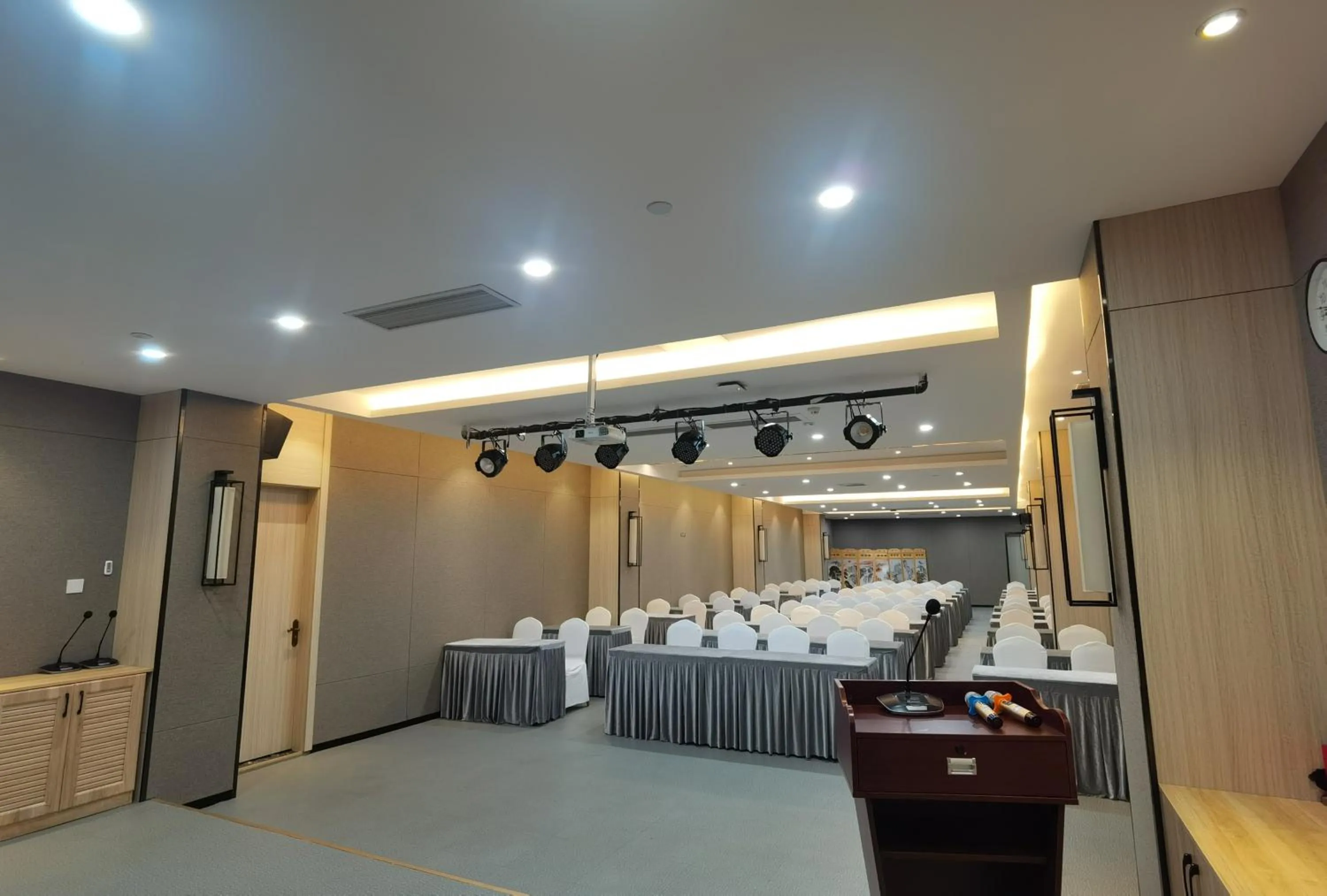 Meeting/conference room in Paco Hotel Guangzhou North Railway Station