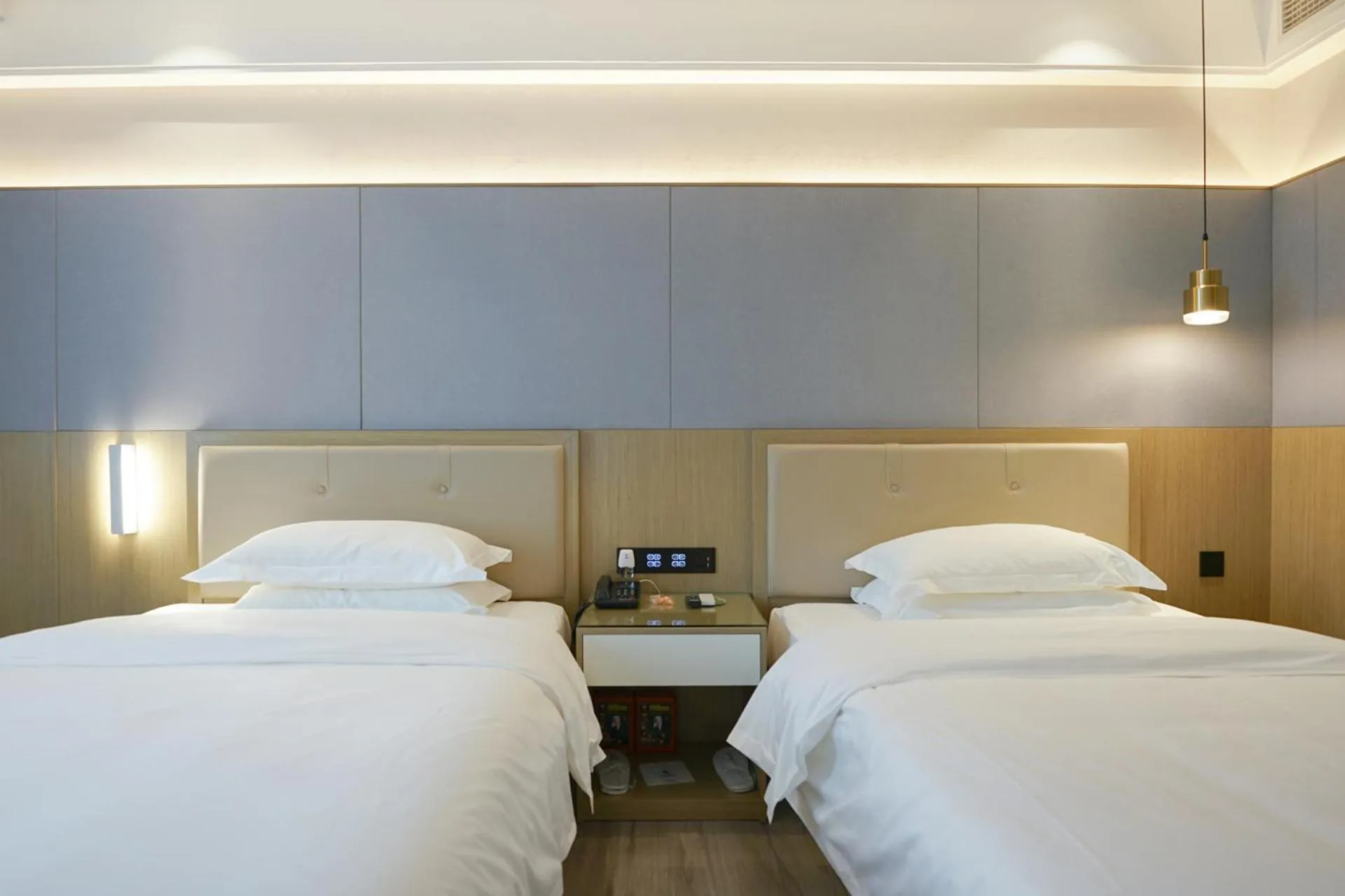 Bed in Paco Hotel Guangzhou North Railway Station