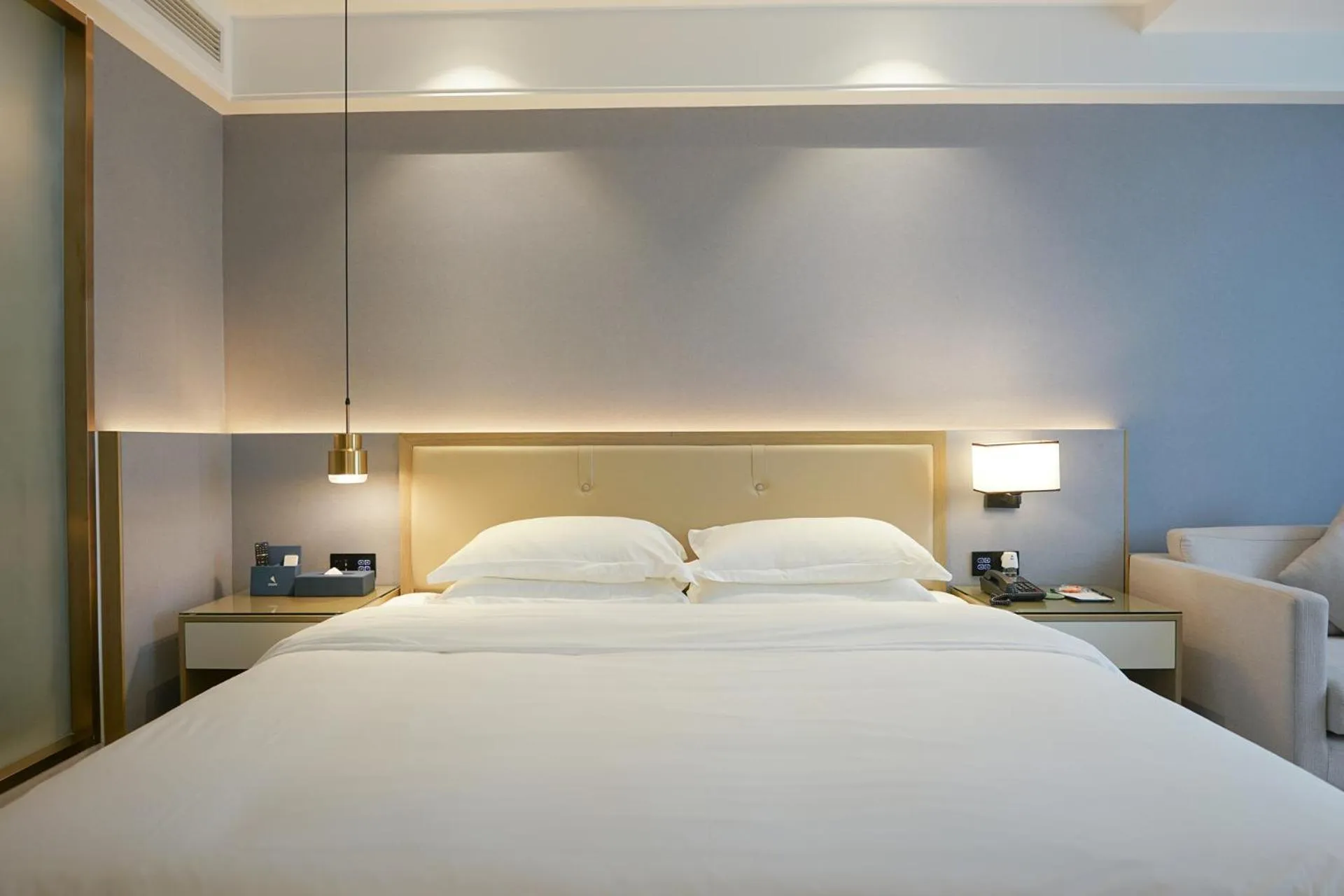 Bed in Paco Hotel Guangzhou North Railway Station