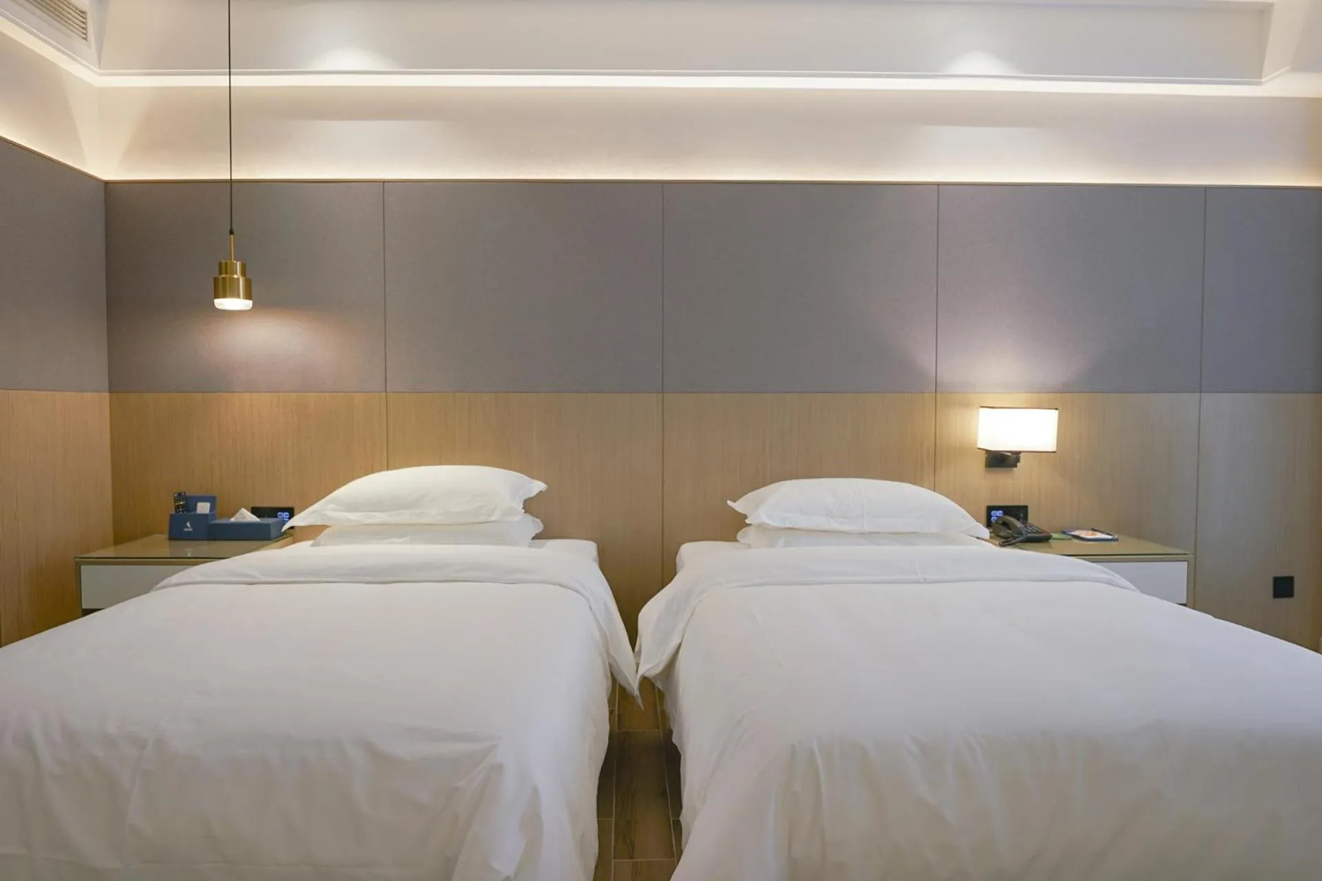 Bed in Paco Hotel Guangzhou North Railway Station