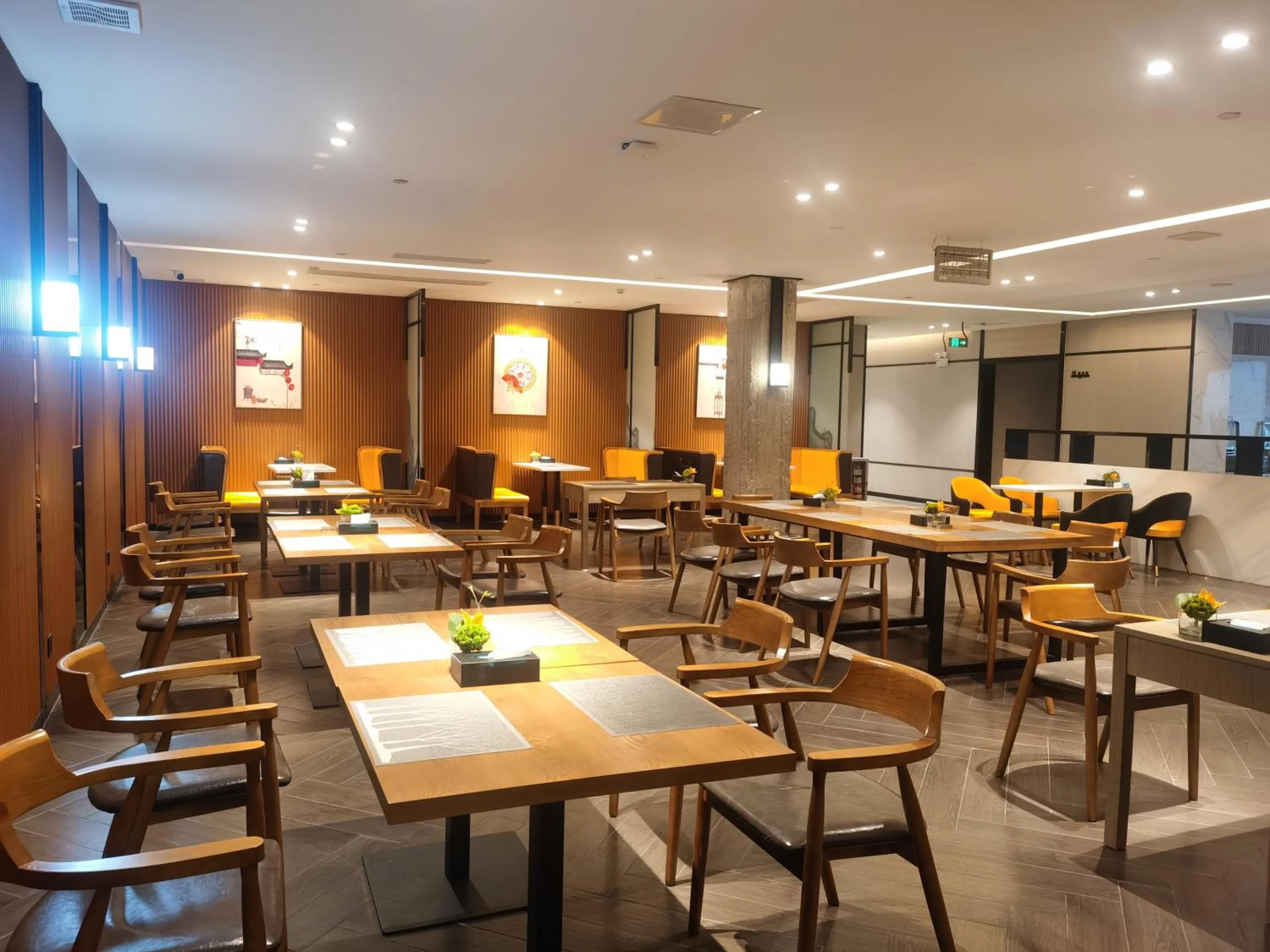 Restaurant/places to eat in Paco Hotel Guangzhou North Railway Station