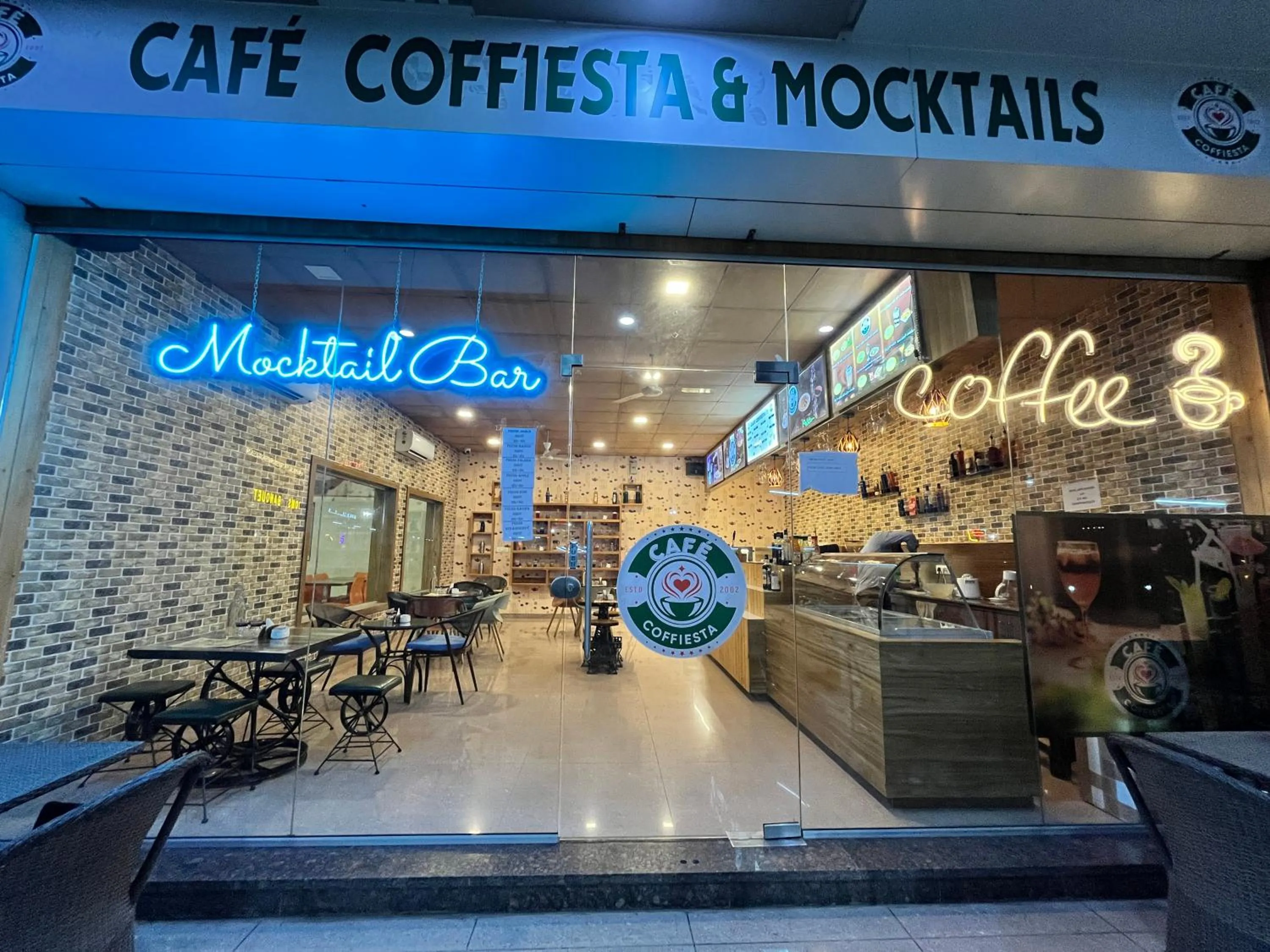 Restaurant/places to eat in Hotel Grand Darshan Vadodara