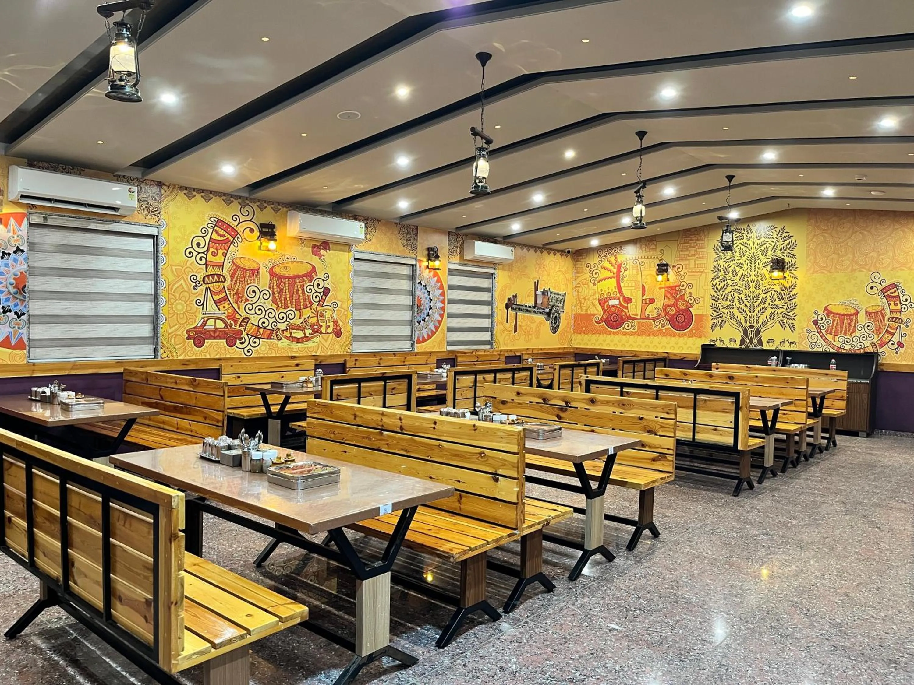 Restaurant/places to eat in Hotel Grand Darshan Vadodara
