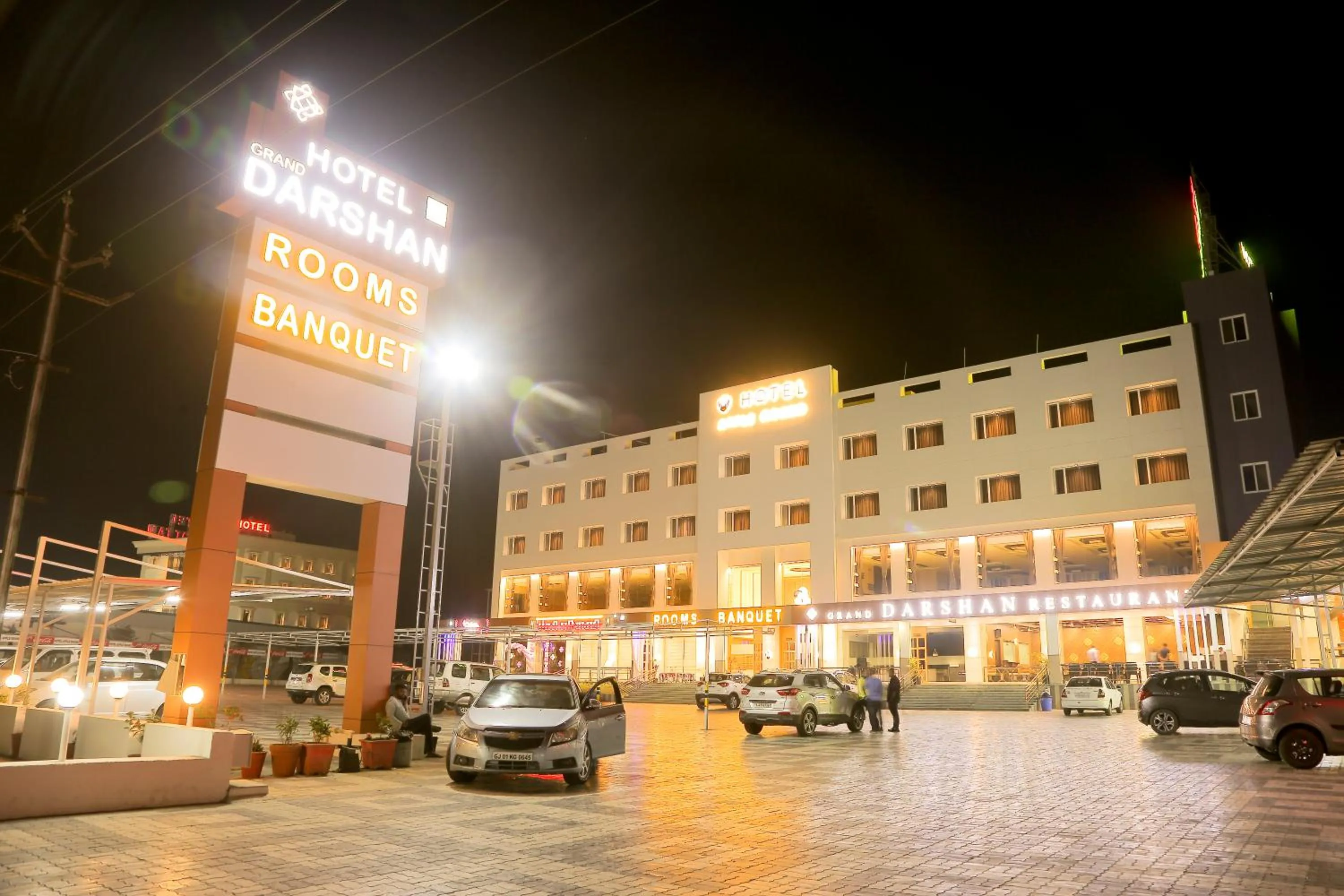 Property building in Hotel Grand Darshan Vadodara