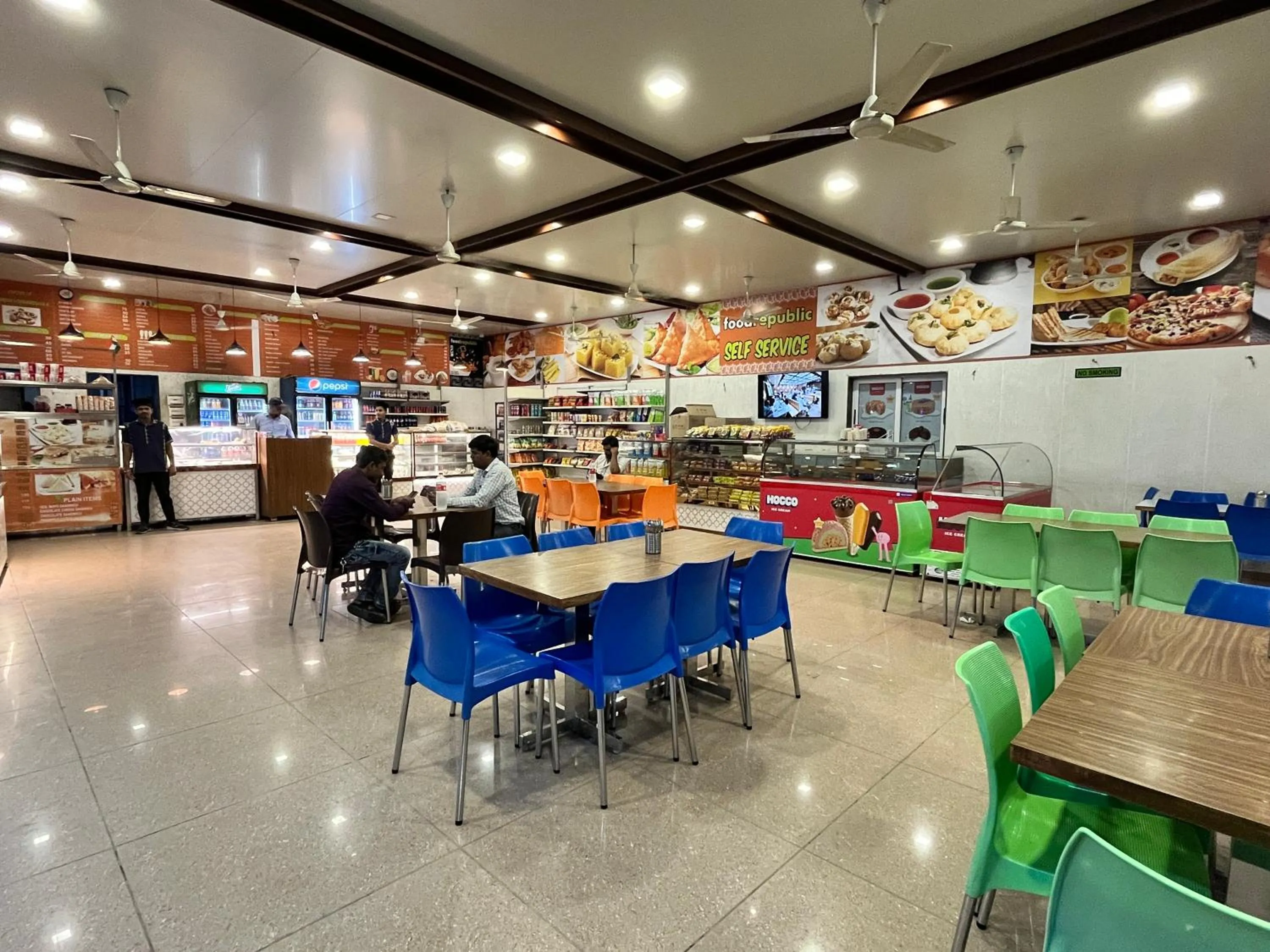 Restaurant/places to eat in Hotel Grand Darshan Vadodara