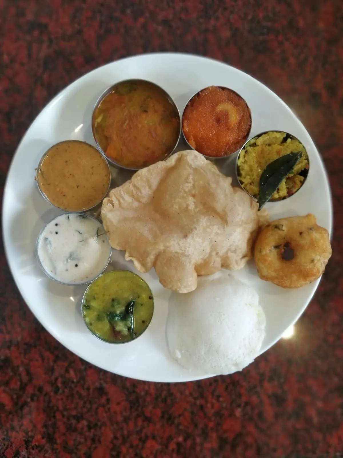 Restaurant/places to eat in Ramraj Resort